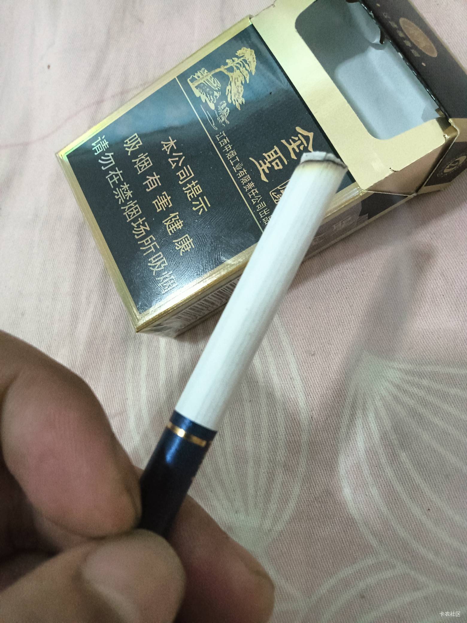 兜里币分没有，饿还饿不死，天天半死不活的，靠着申请点立减金交这30块钱的挂壁房 苟94 / 作者:买辣椒也用券 / 