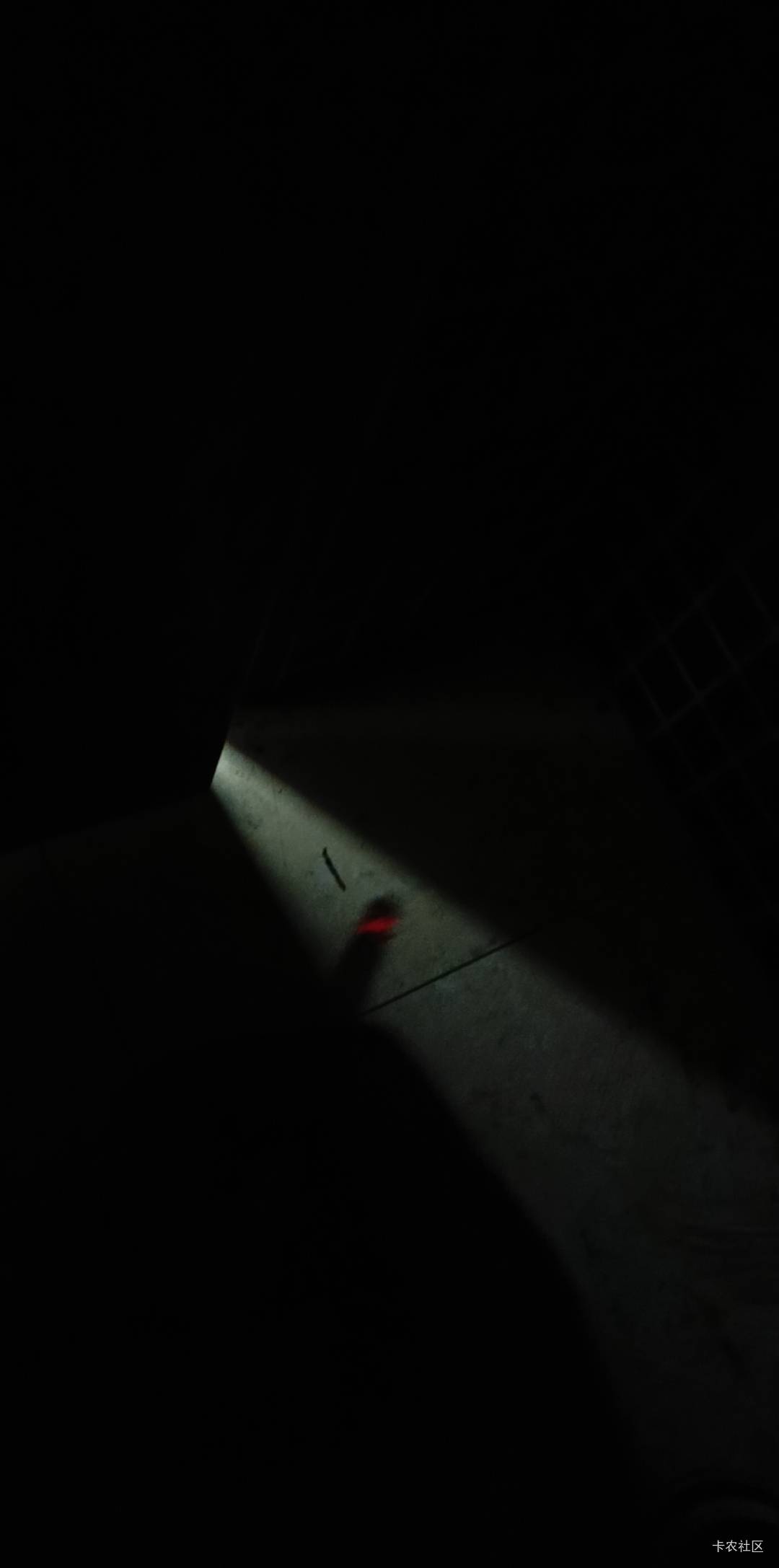 大战黑厂第十五天，今天又被班长叼了，说来了半个月了。产量还是这么低。躲在厕所抽根50 / 作者:撸毛老哥 / 