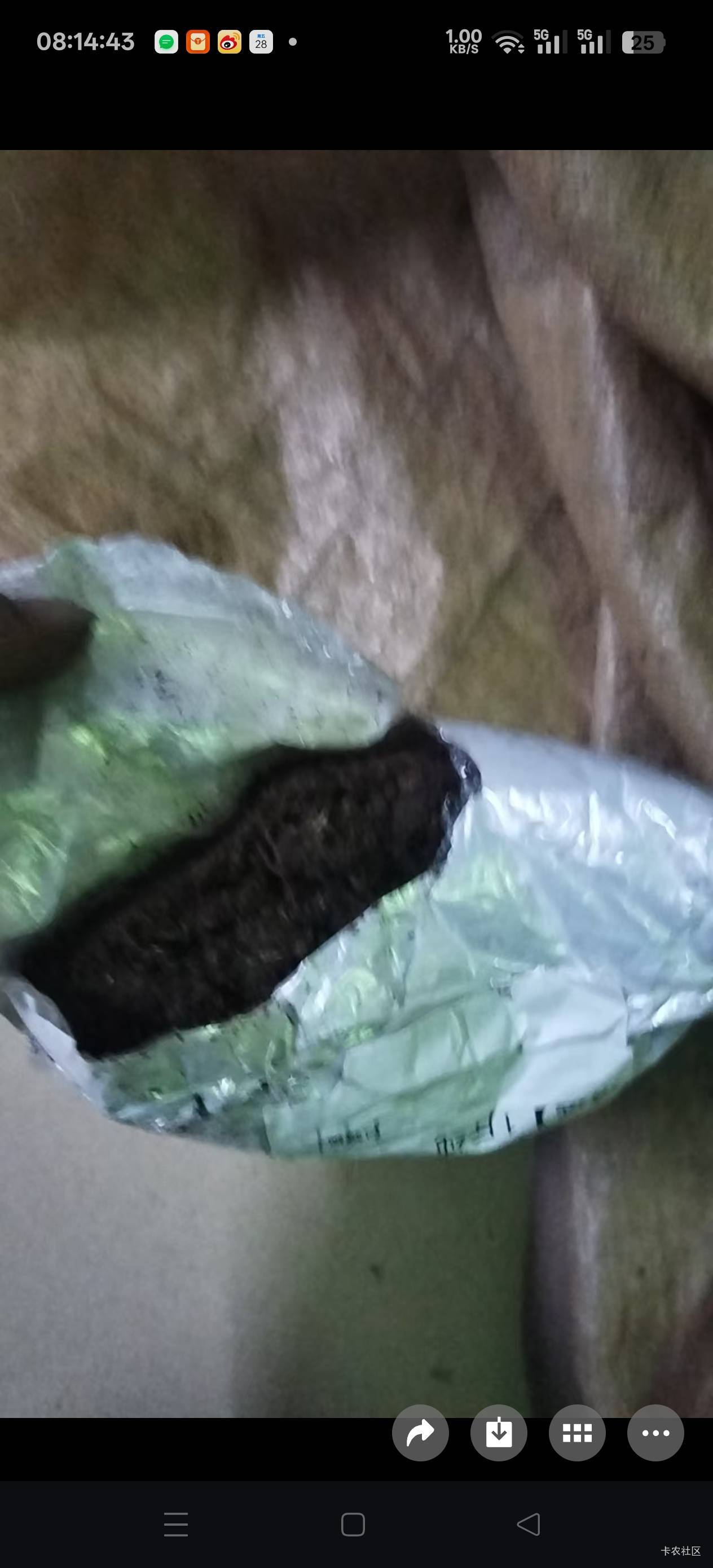 卖企鹅不小心用支付宝商家码收的几十块，对方通过那上面地址跟电话寄过来不知道啥东西33 / 作者:苦熬梁家河 / 