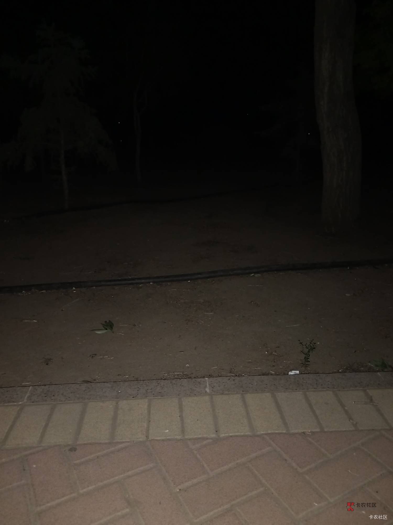 去治安亭当保安工资怎么样？
比较偏僻的路段

26 / 作者:朱铁胆 / 
