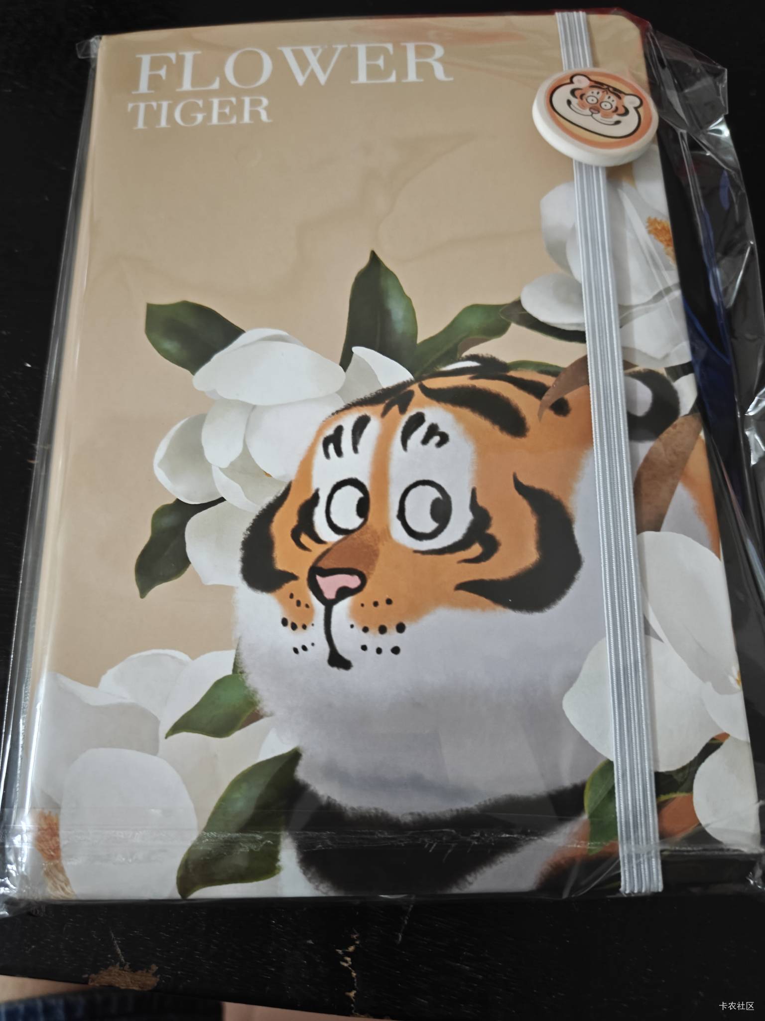 这个月生日，邮储胖虎卡生日礼物，选了笔记本，用来记录打非机次数，这么厚一本应该够5 / 作者:螃蟹哥 / 