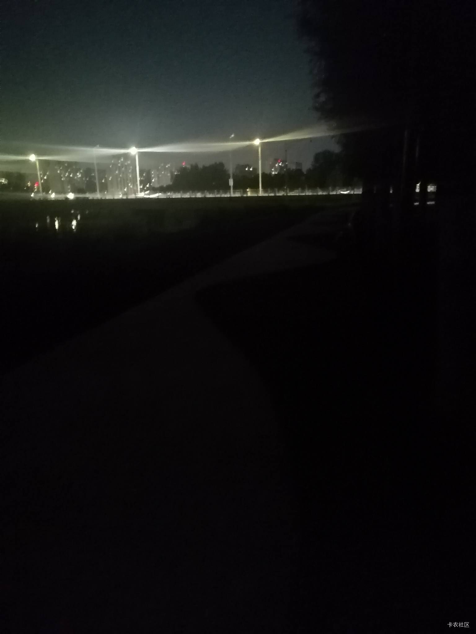 老哥们，我先睡了，明天见



91 / 作者:少年与龙 / 