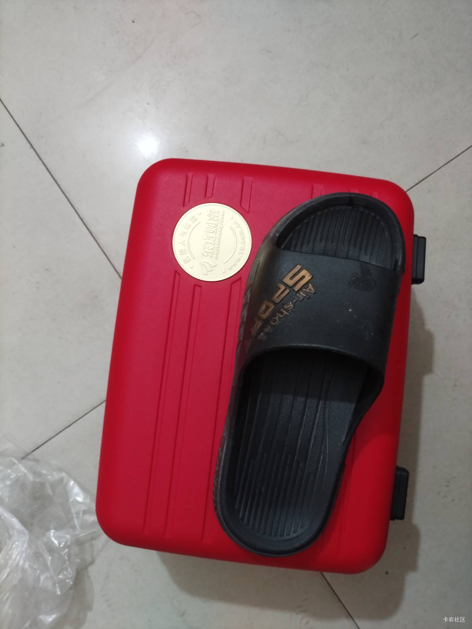 东方财富的行李箱到了，只能放下一双鞋子

47 / 作者:疯癫的唐僧 / 