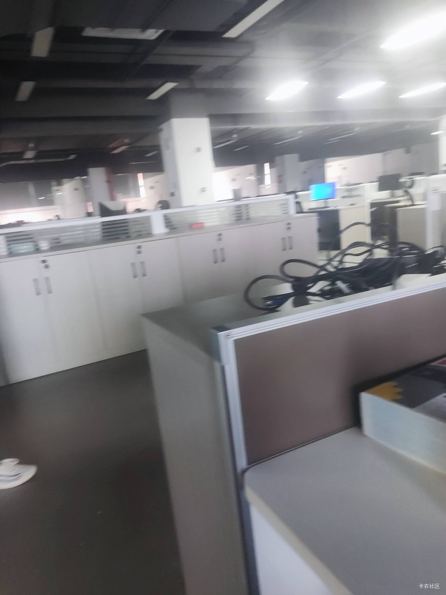 我来日结了，几百号人坐办公室每人一台电脑，这是干嘛呢，我有点怕怕



94 / 作者:那个女孩呀 / 