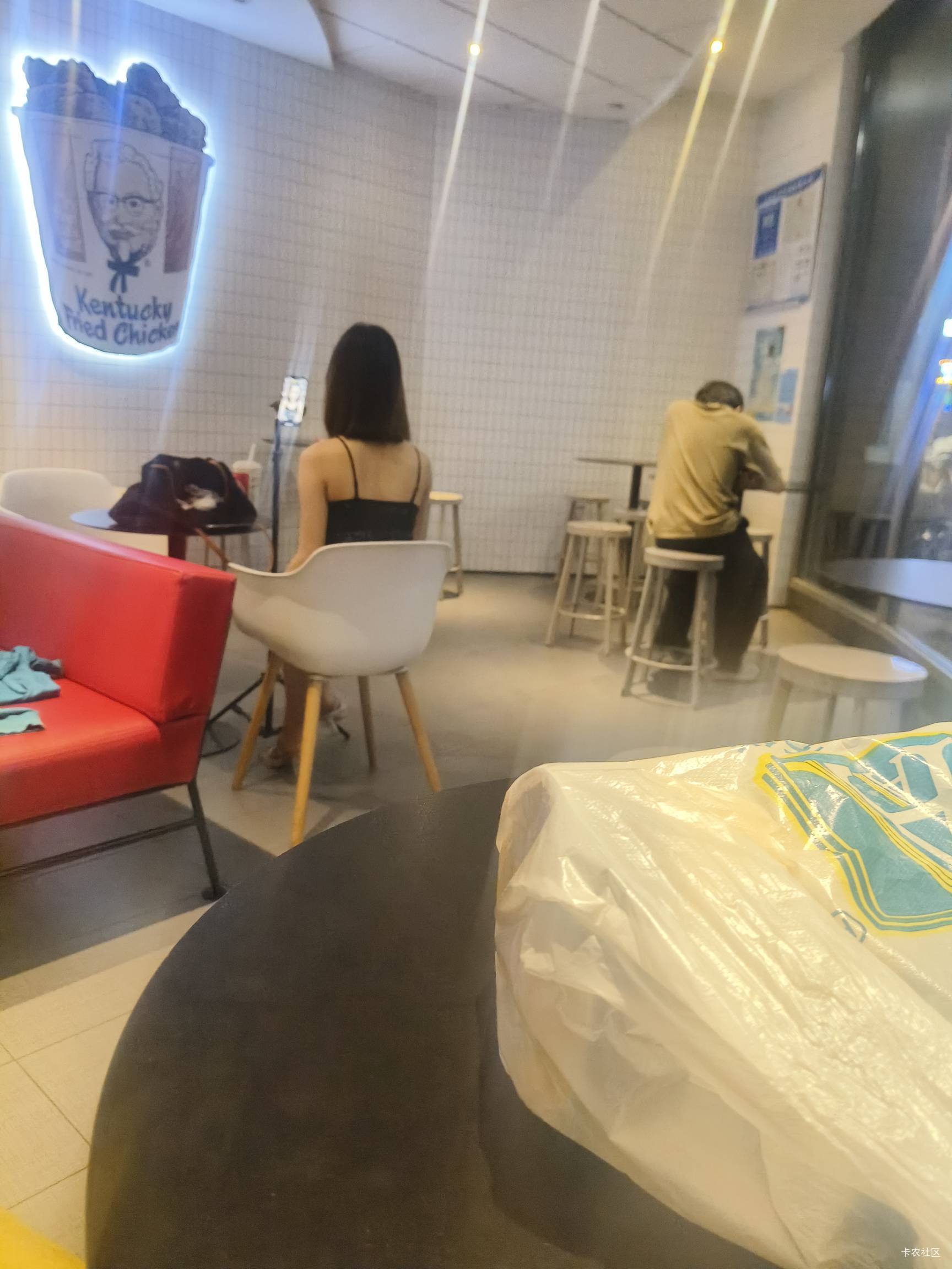 现场看美女直播挺过瘾

59 / 作者:我呢我呢手机 / 