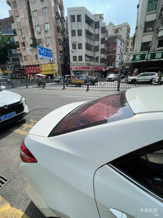 热瘫痪在马路边上，真怕等下直接晕倒了。

0 / 作者:下岭贝瘫痪老哥 / 