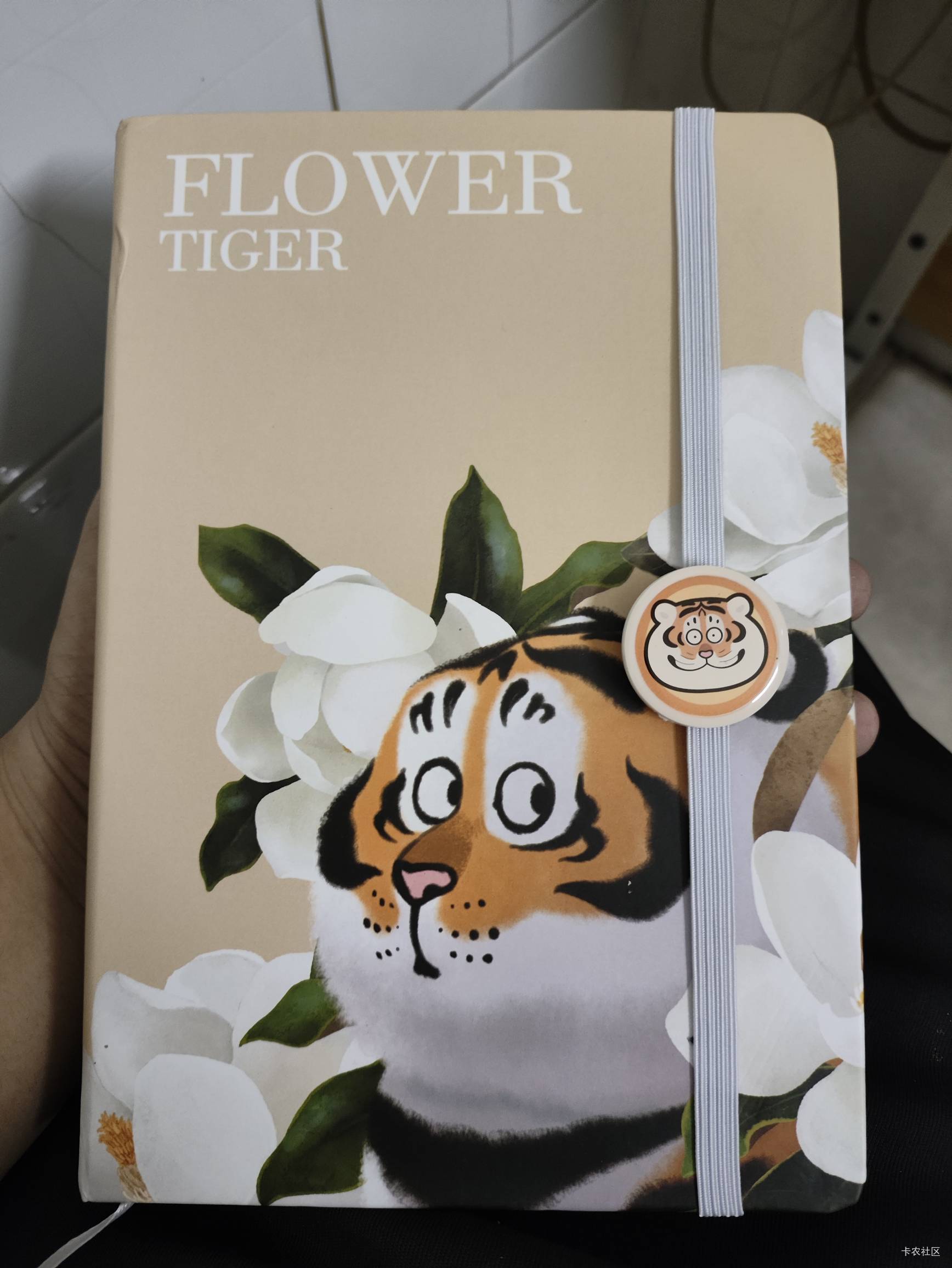 胖虎生日送的笔记本，只能说没用


92 / 作者:你没那么爱我 / 