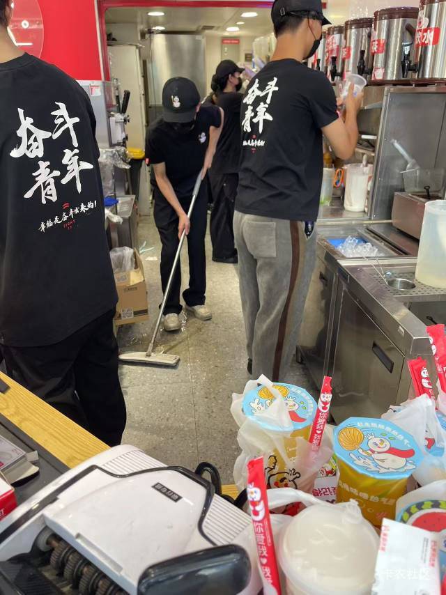 明天回下岭贝找瘫痪老哥了。今晚只能找个公园将就一晚了。@广东瘫痪老哥 

98 / 作者:下岭贝瘫痪老哥 / 
