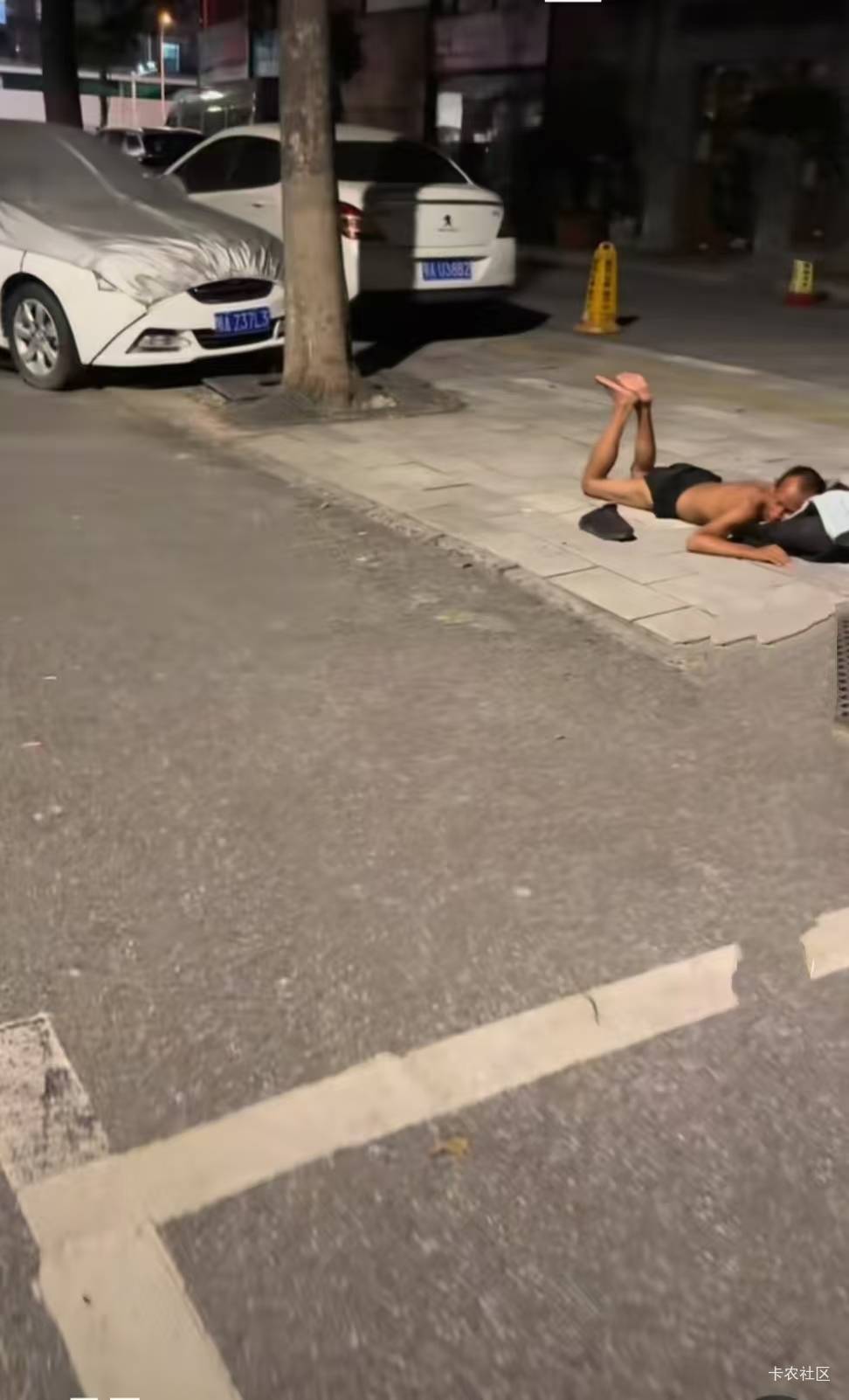 哪位老哥啊，造型很帅啊

21 / 作者:那年风月 / 