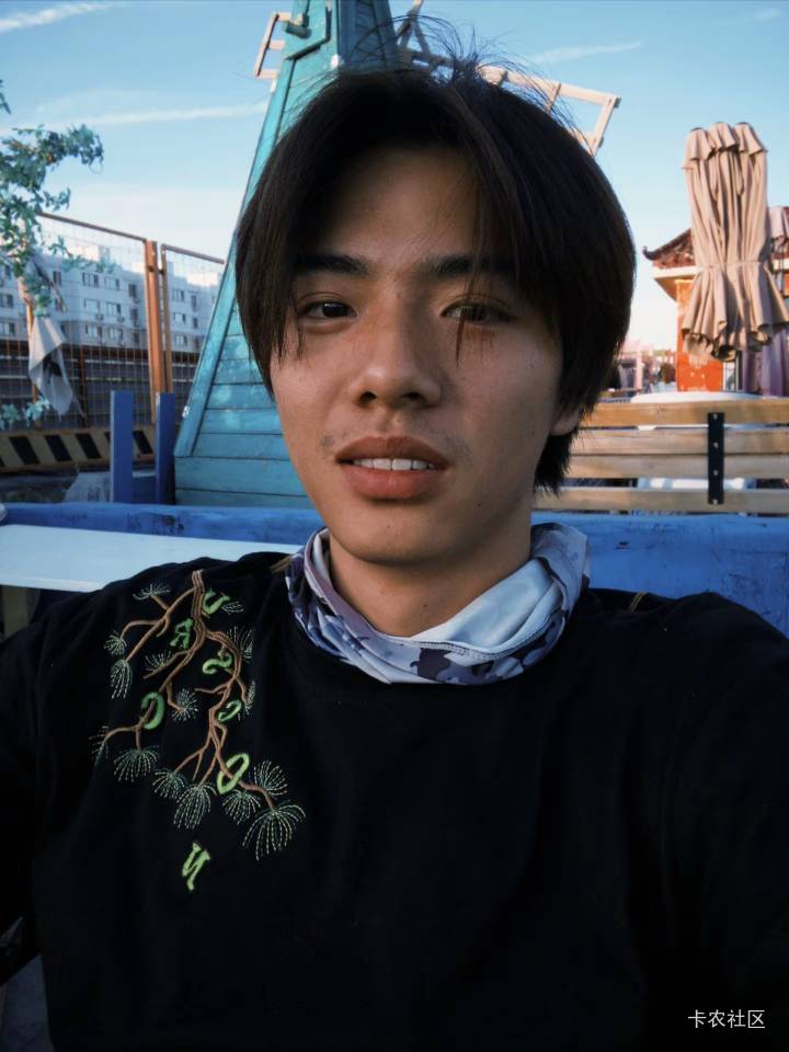 问下老哥们，这样的算不算帅哥，我感觉蛮帅的



6 / 作者:好好做个卡农人 / 