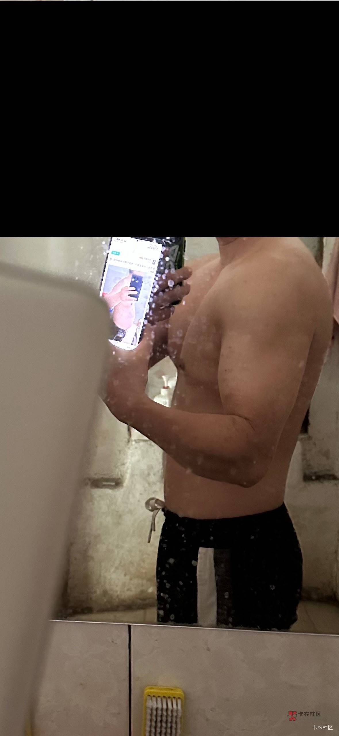 居然有人说我胖，我这一身肌肉看不到吗，臂围46 ，比你小腿都粗，说话小心点。

5 / 作者:戒为良药 / 