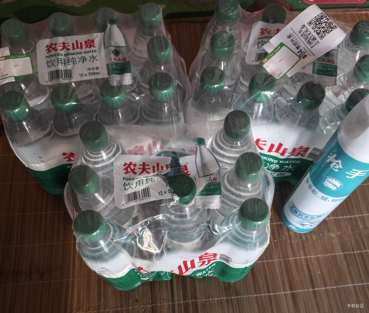 早上到现在喝了5瓶550ml的农夫山泉了。
这b天气真的是热到爆炸。

54 / 作者:158810444 / 