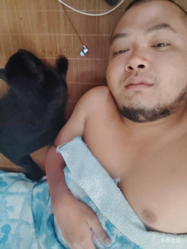 搞毛比跑外卖舒服多了啊，还是喜欢搞毛。不想去跑外卖。

32 / 作者:陆羽 / 