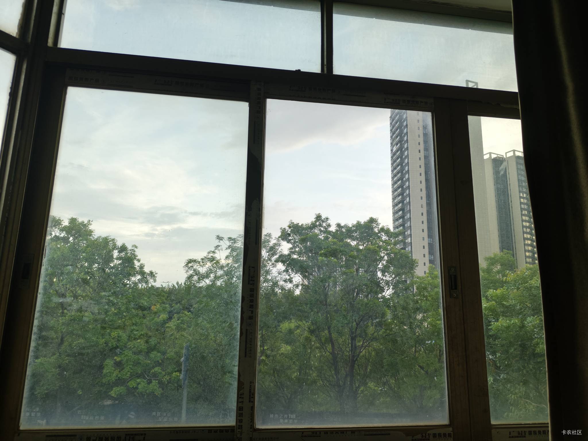 7点了天色还挺亮的

90 / 作者:夞蕤毂㝶 / 
