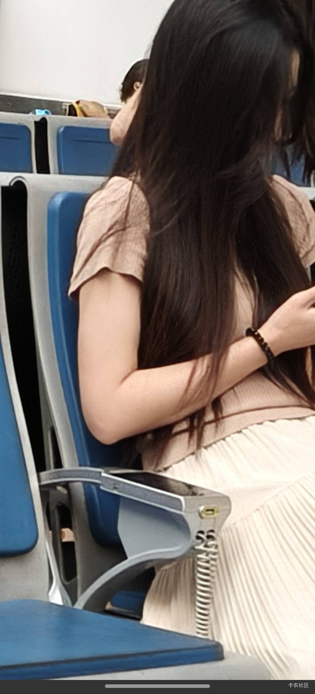 老哥们，我现在全身上下只有一万多块钱怎么办？？今年都过了一半了。

80 / 作者:小猪猪大猪猪 / 