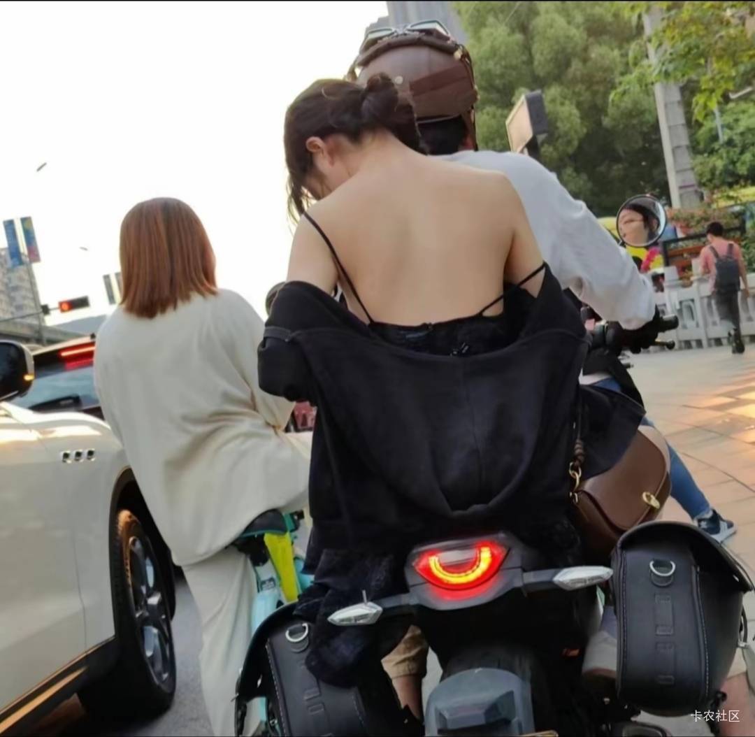 感谢  八大毛





27 / 作者:不伦不类很正经 / 