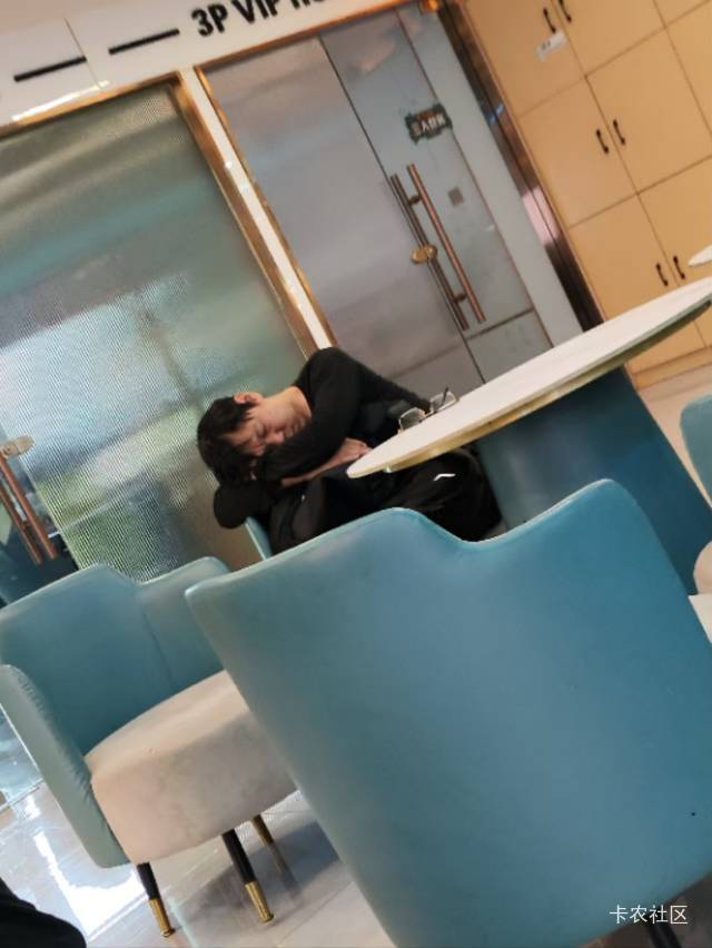 这是哪个老哥

87 / 作者:神孙策 / 