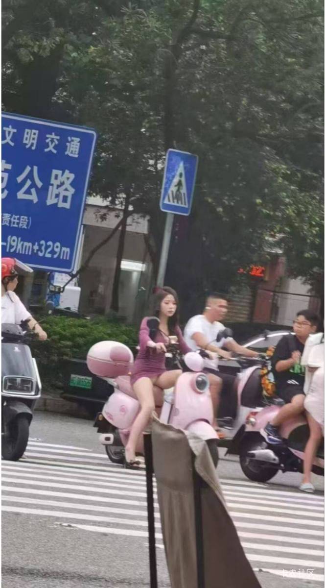 滴滴这个券能用不  专门打专车吗





90 / 作者:不伦不类很正经 / 