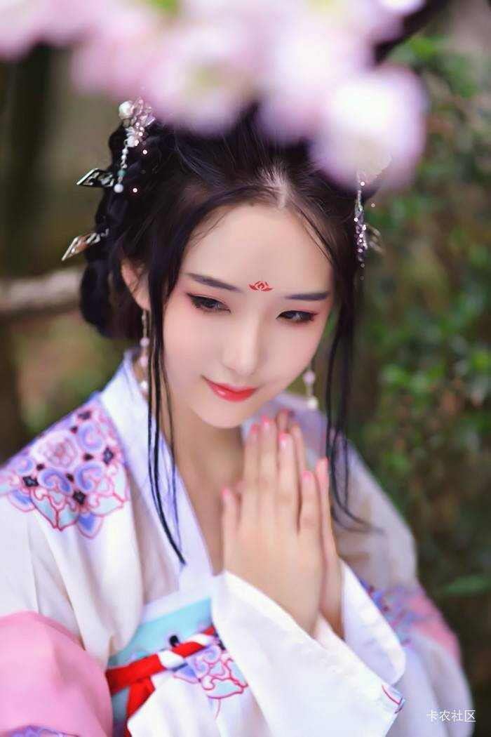 深圳龙华章阁新村的某个网吧，充值200送280多网费，然后电脑上自己开包时，11元包时851 / 作者:卡农叶蕴仪 / 