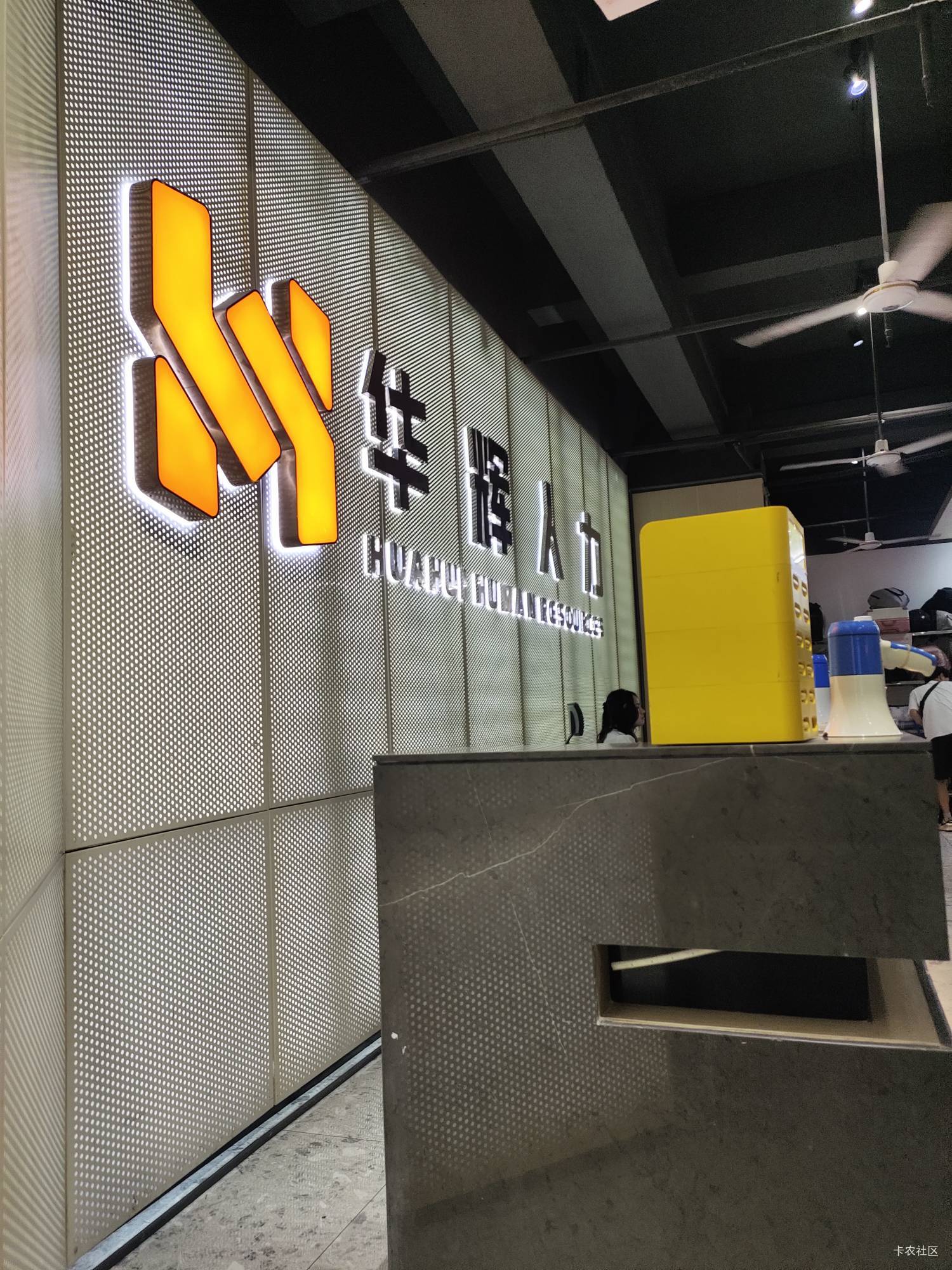 华辉中介少妇可以啊，挂b要进厂了

86 / 作者:百事可乐k / 