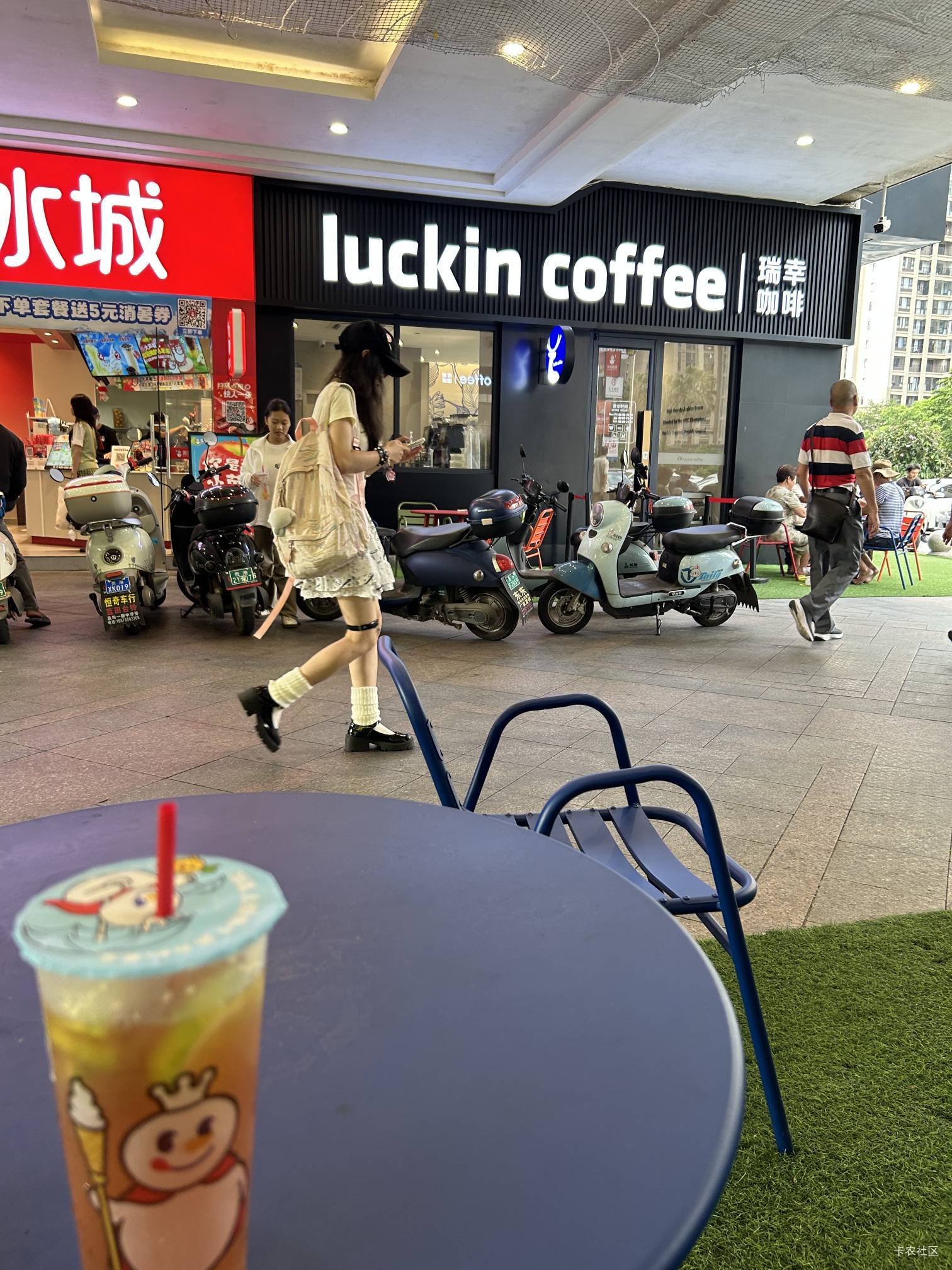 温两杯奶茶，再要一根淀粉肠。这回给现钱，奶茶要好茴字有四种写法你知道么

34 / 作者:神孙策 / 