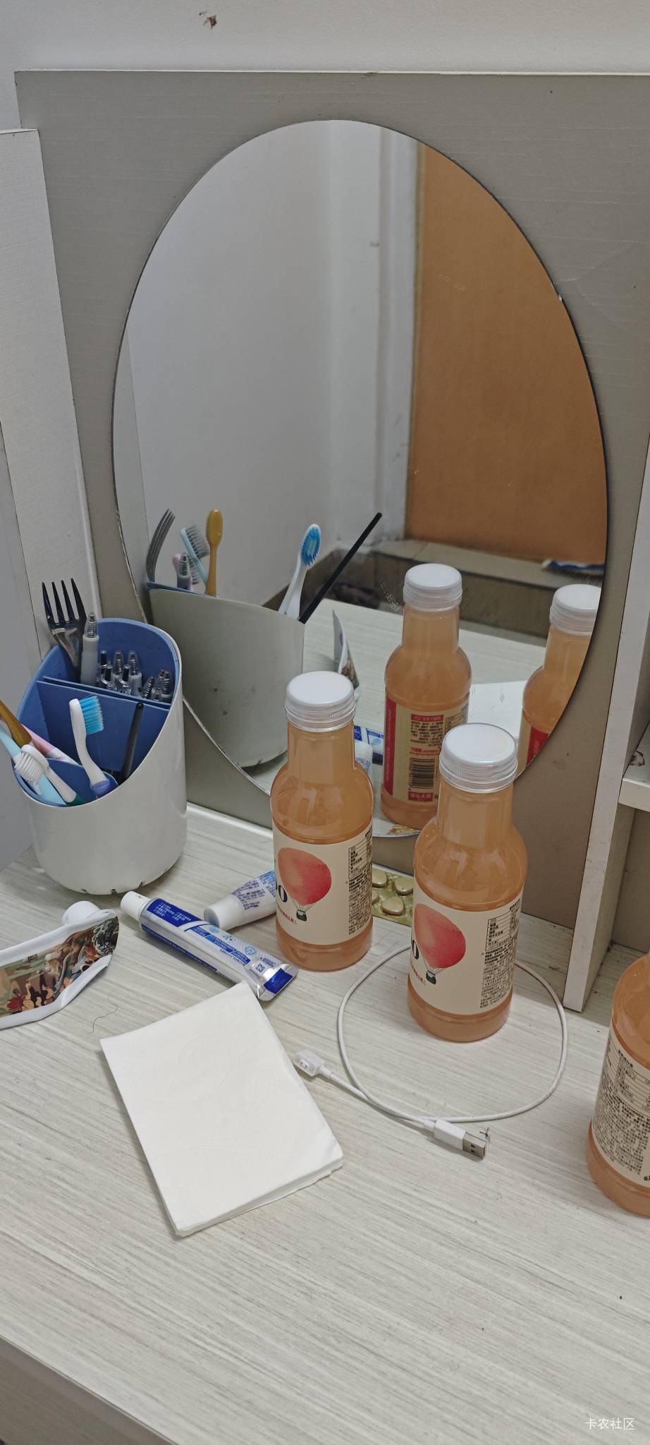 接上贴，还有一个衣柜 一个桌子 床也还行！



29 / 作者:卡农豆包 / 