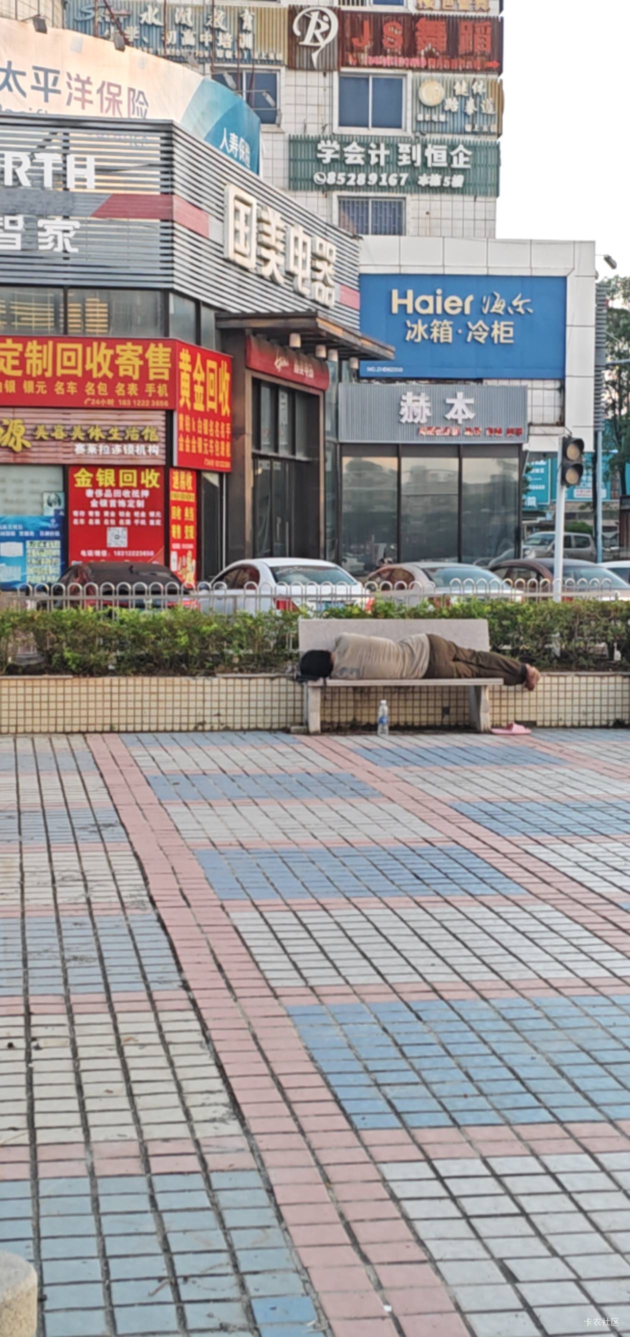 这是哪位老哥挂壁了睡这里了

76 / 作者:卡农唯一非酋 / 