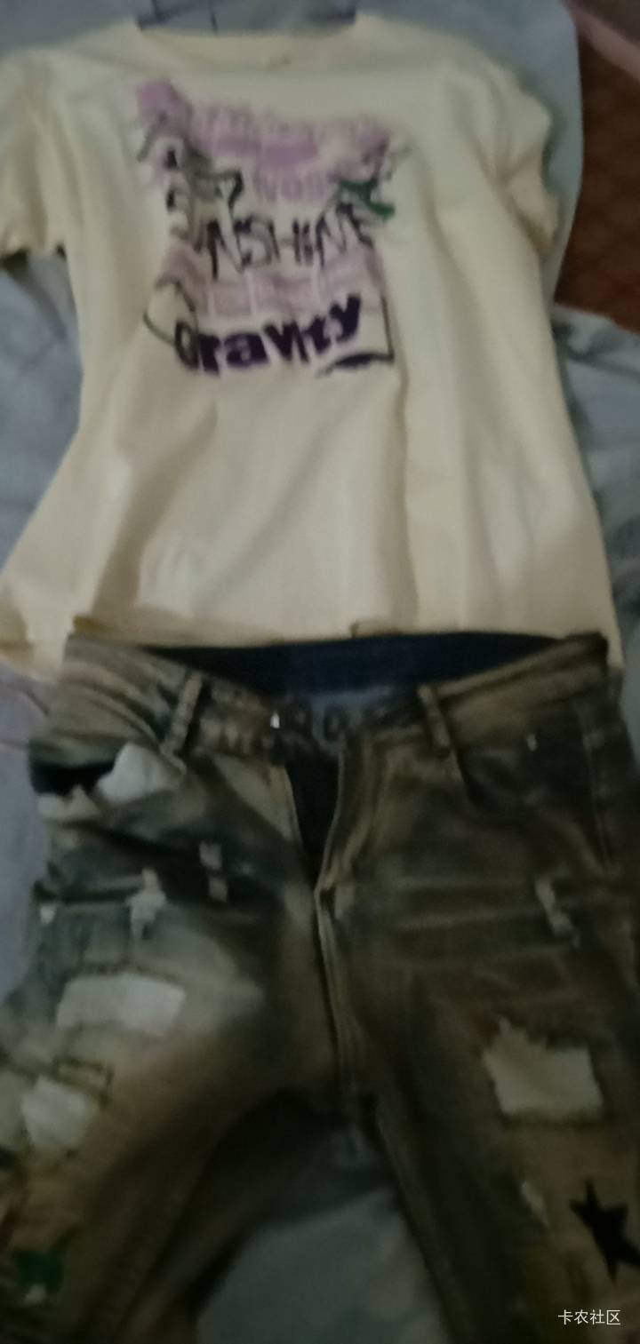 哥们准备出门了。穿着靓仔衣服。再和你们这么玩要疯了。天天自言自语的。 嗯，对。大55 / 作者:广东好冷 / 