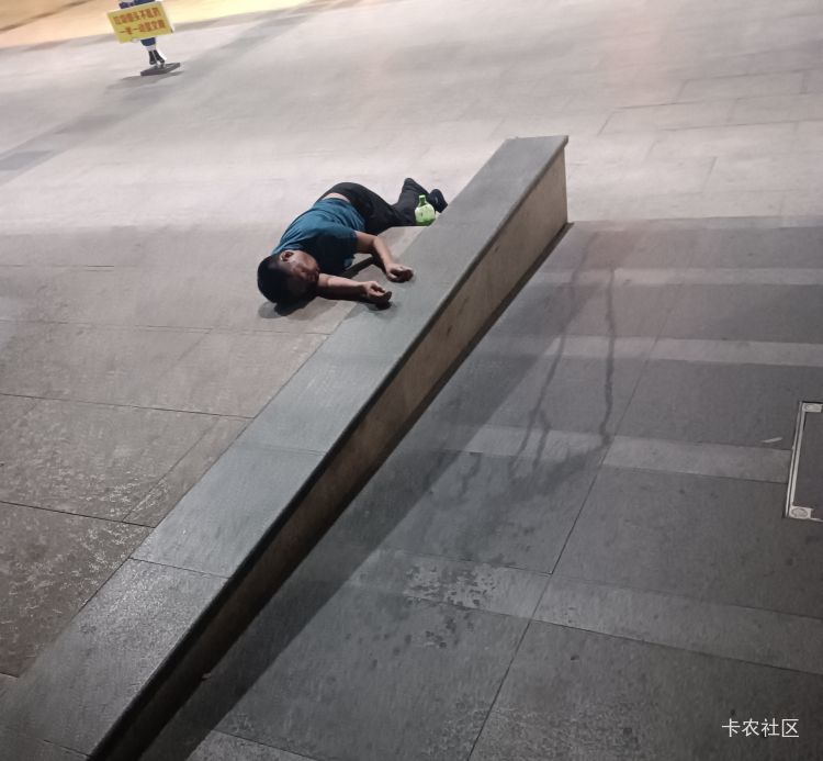 大半夜的没事说说自己，你们就当故事听，马上奔四了，一条老苟，从原来的月入30w，曾83 / 作者:巴斯特的歌谣 / 