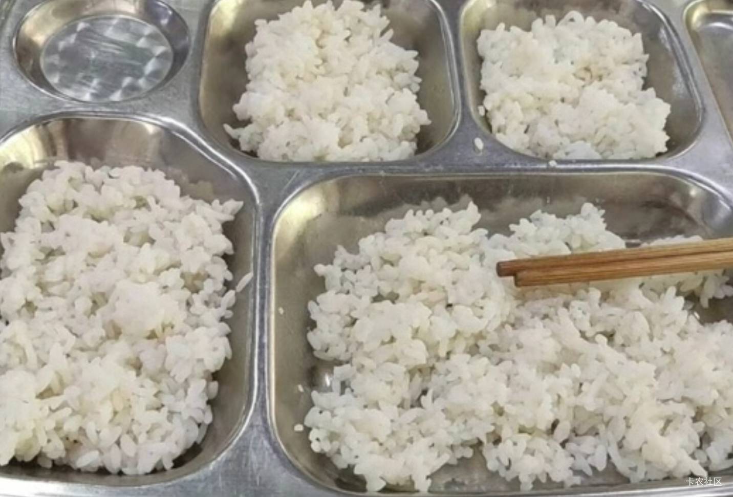 吃饭吃饭，广东特色米饭拌米饭还不错

79 / 作者:撸毛小王子 / 