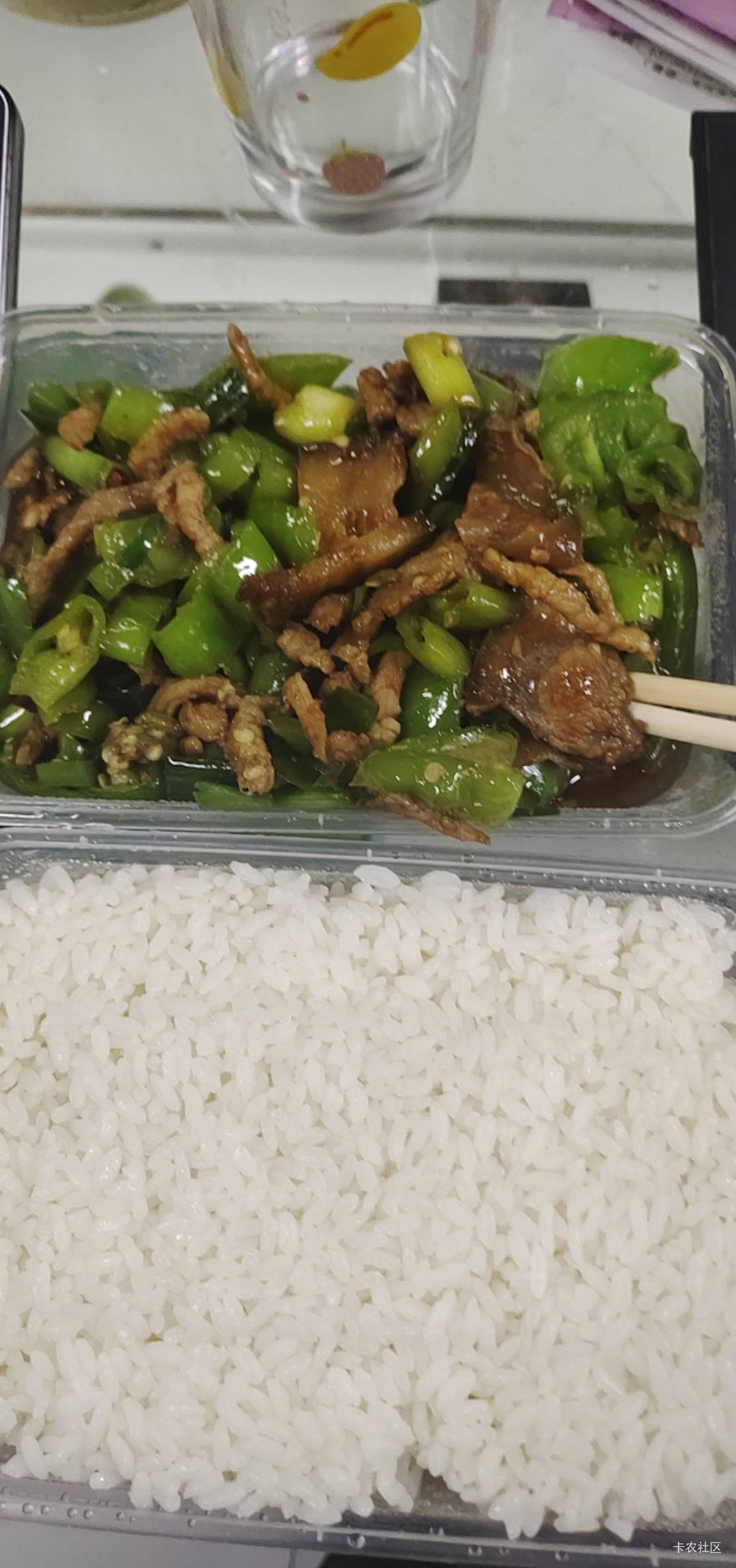 果然一分钱一分货   小炒肉2块钱就这样的

59 / 作者:几·何 / 