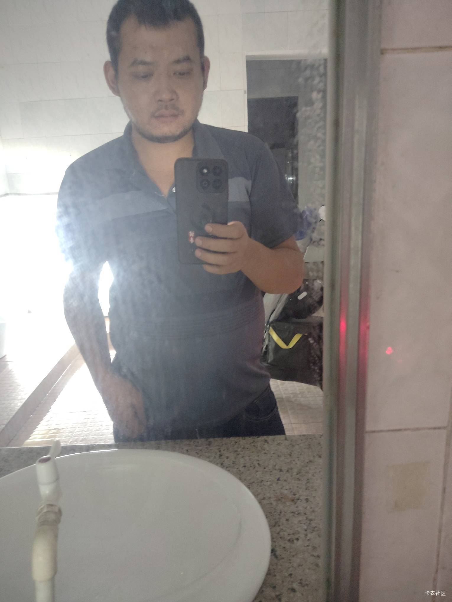我帅不帅？你们有我帅吗？


0 / 作者:陆羽 / 