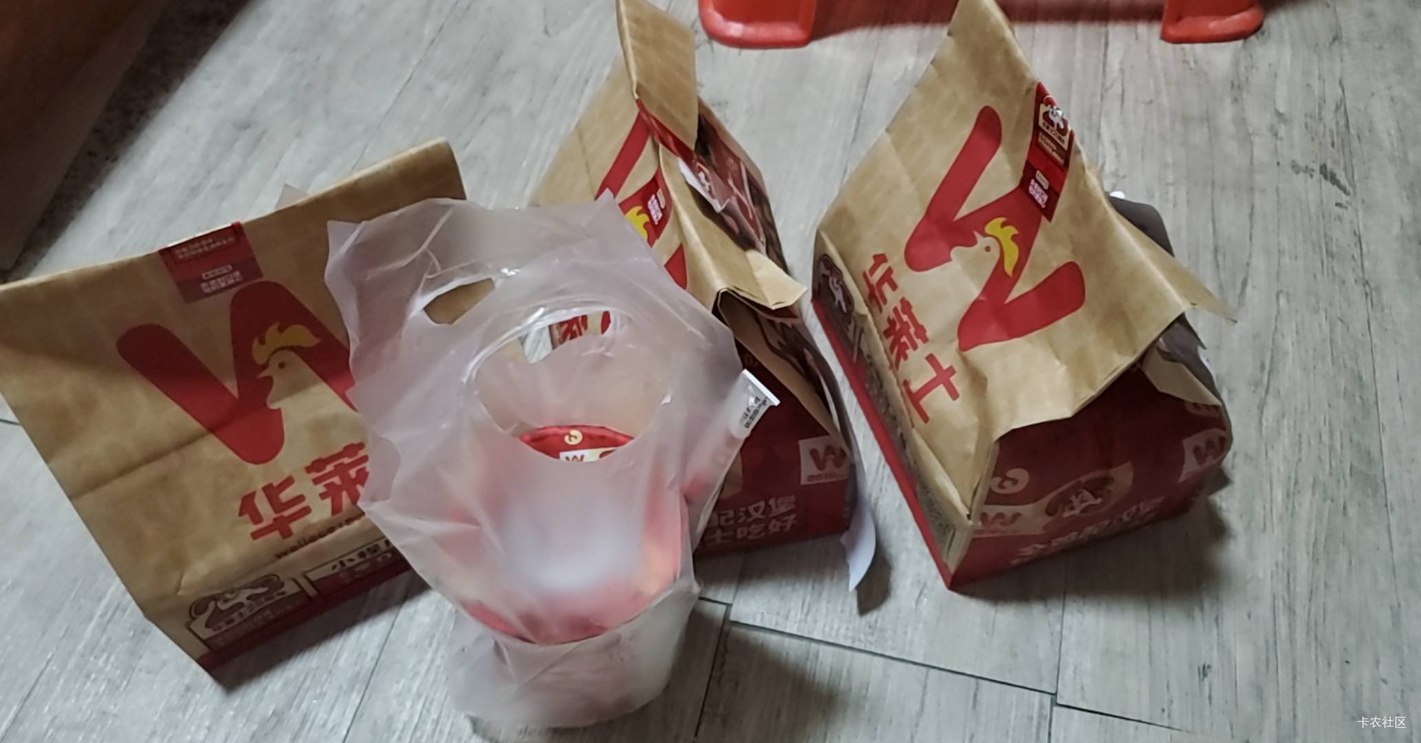老哥们，要不要准备点止泻药

23 / 作者:小谦谦 / 
