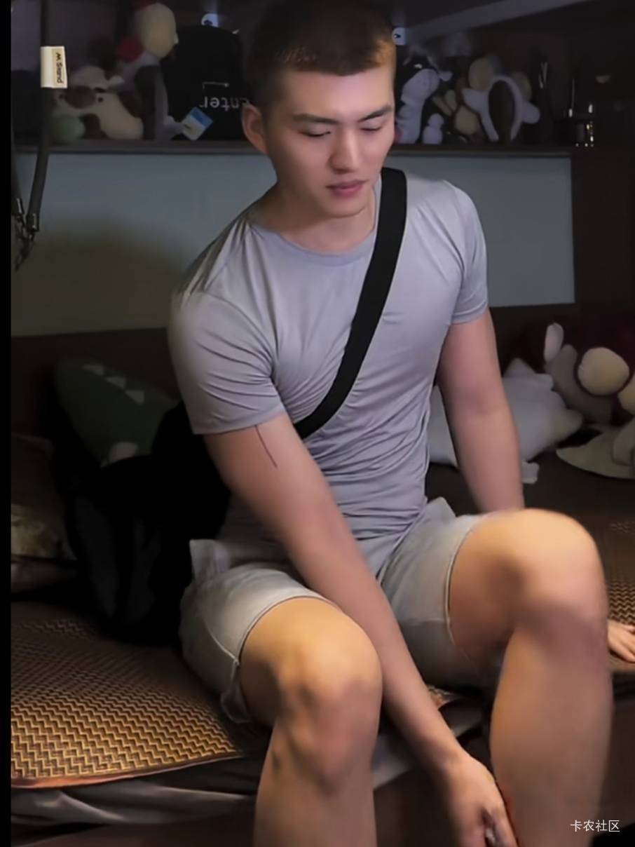 小蓝认识的网友晚上约见面，送我一个智能手环，不知道啥牌子我也没要，一起吃了个饭聊54 / 作者:驴背上的拿破仑 / 