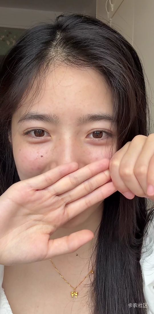早上问家里拿了6000，给女神发了5200红包，视频时女神笑的好开心。还剩800晚上请她吃99 / 作者:巴斯特的歌谣 / 