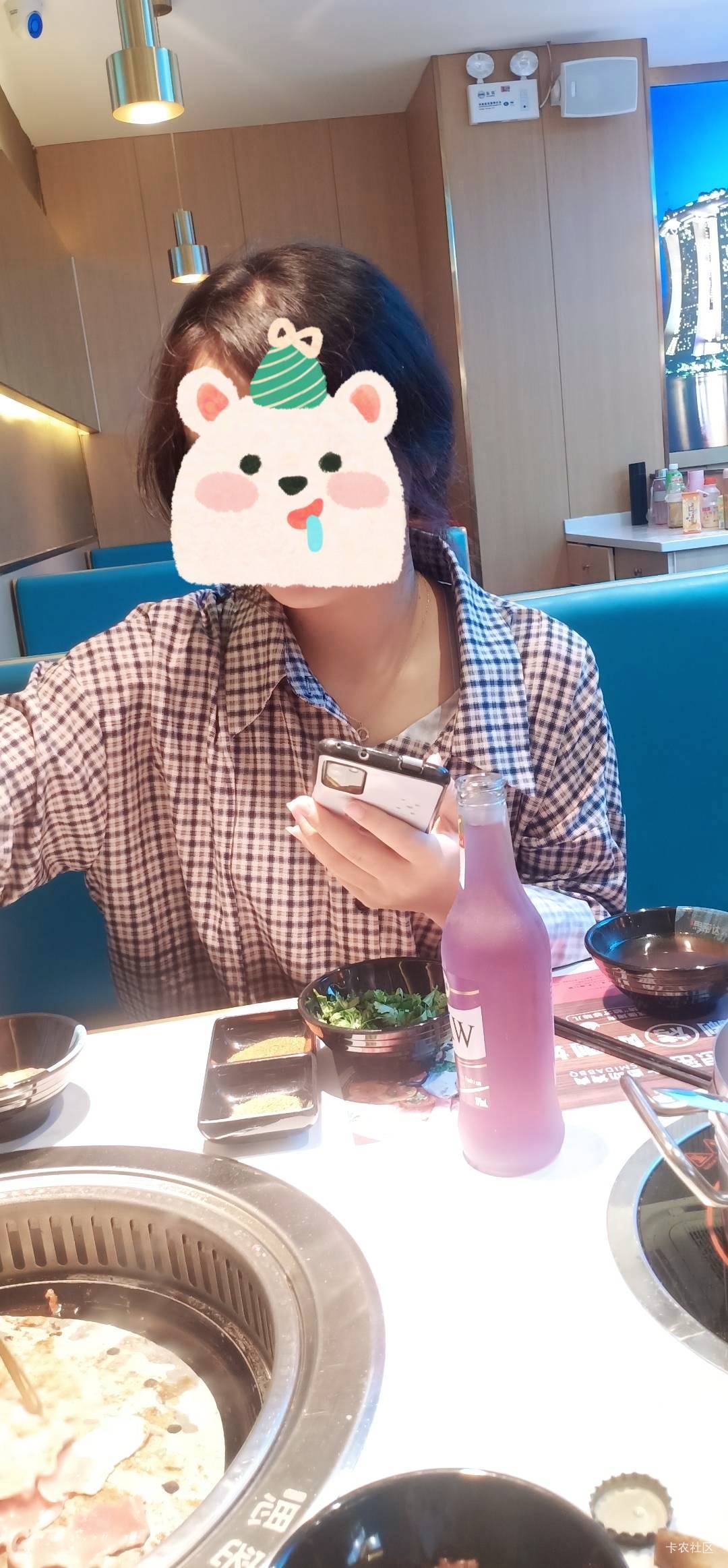 下午被前同事叫出来逛街，不想去的热的要死，本来和她闺蜜三个人逛的，逛了一会儿她闺2 / 作者:那个女孩呀 / 