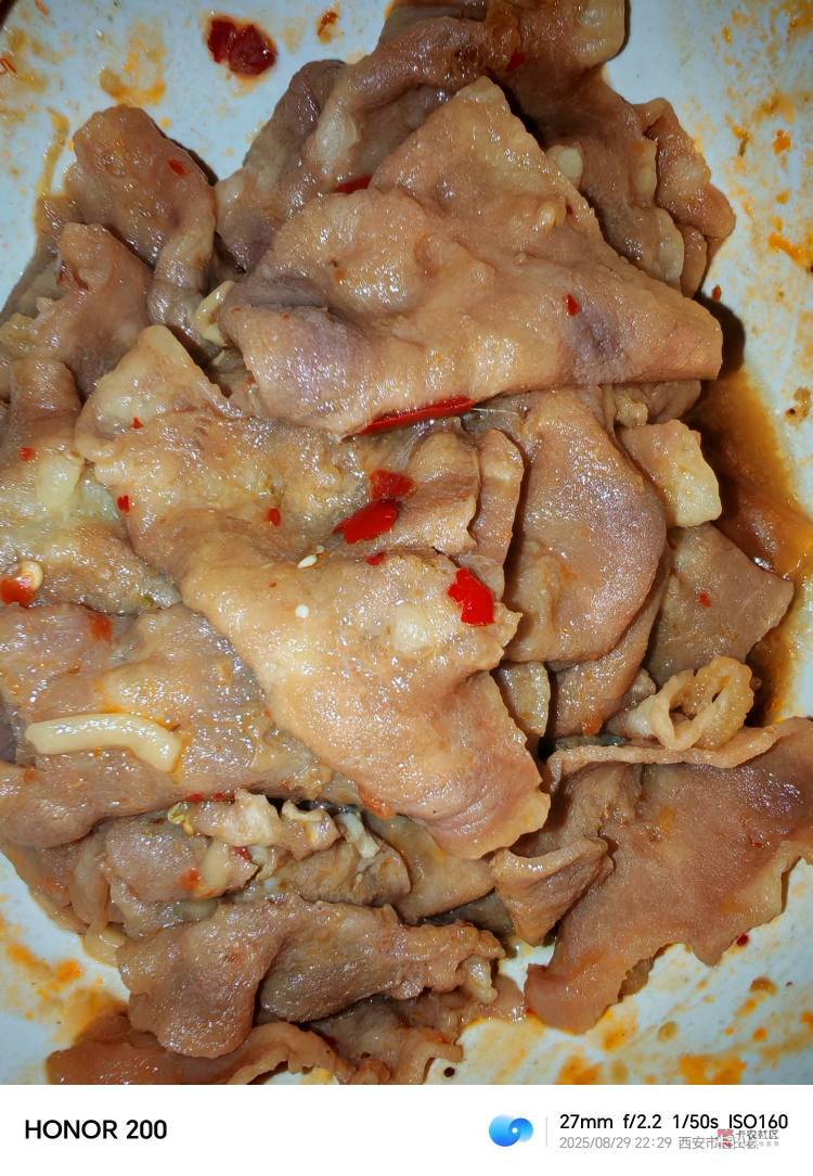 我唯一一次吃自助餐，吃的就是这种肥牛，第一口还行，后面就吃不下去了

19 / 作者:好好做个卡农人 / 