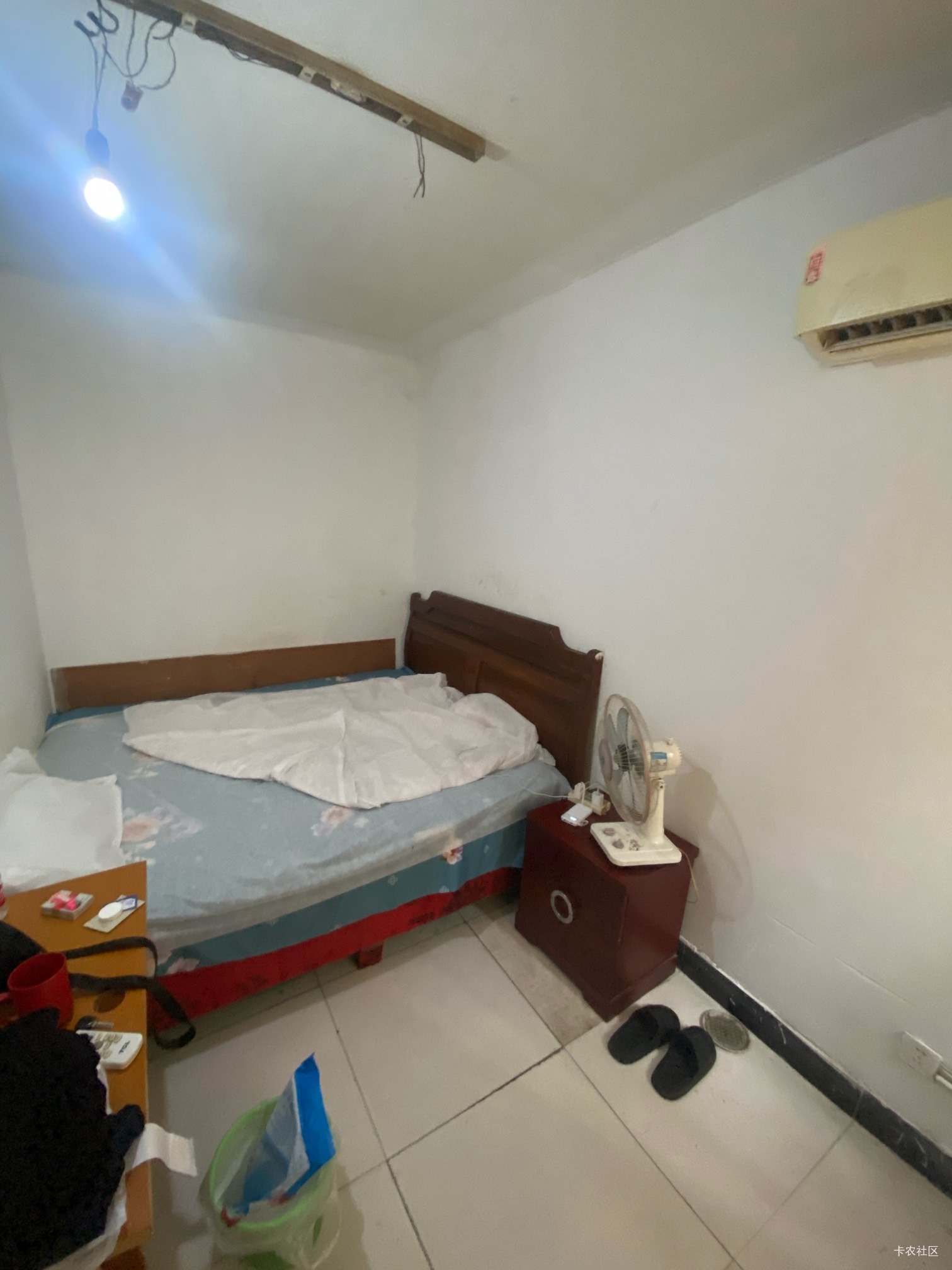 老哥们，住上25块的挂壁房了，自己花几块买了一次性床上用品，房间用了20的同程券，明39 / 作者:我默默不说话呢 / 