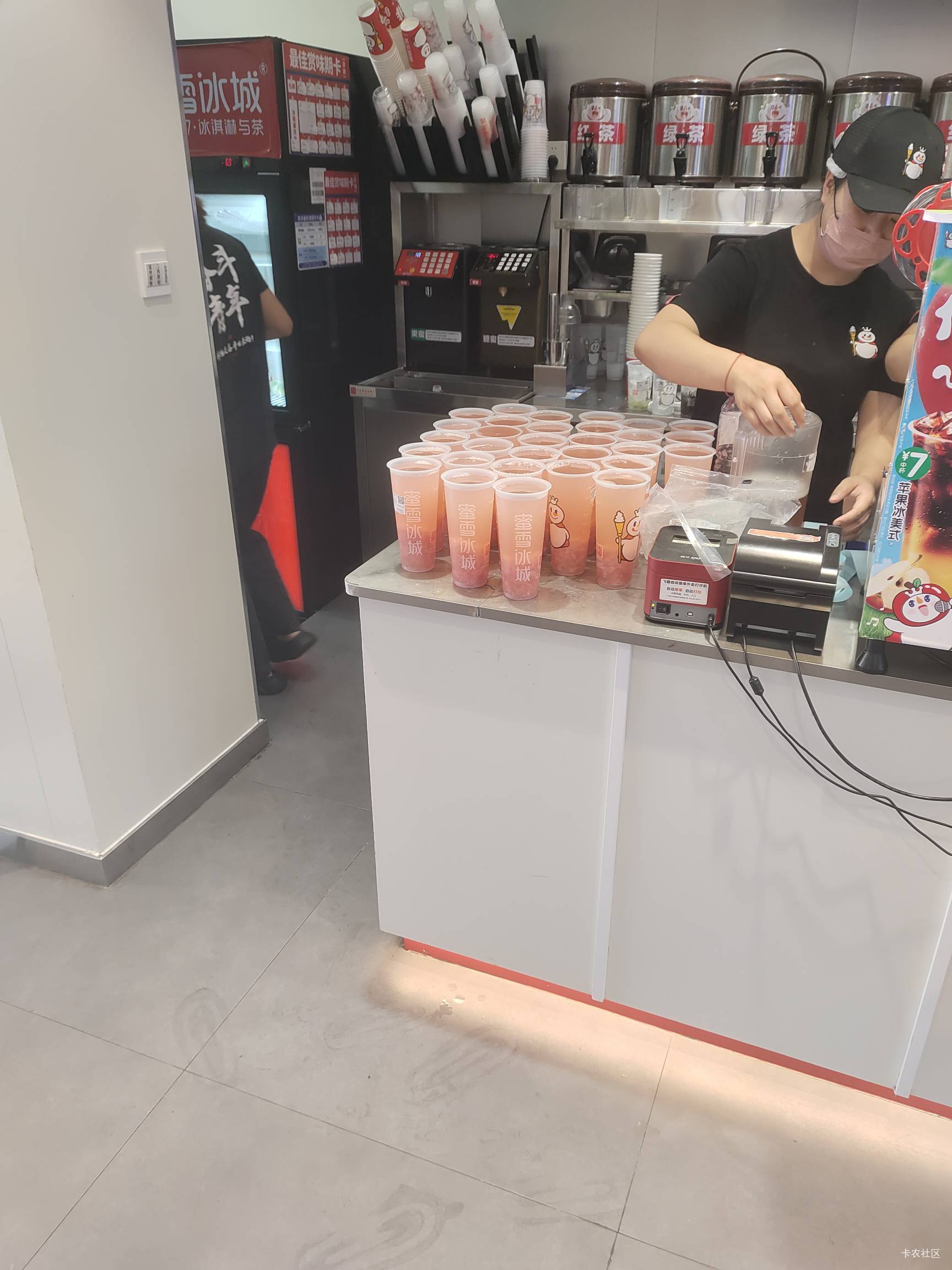 爆单了

15 / 作者:菲菲飞呀飞 / 
