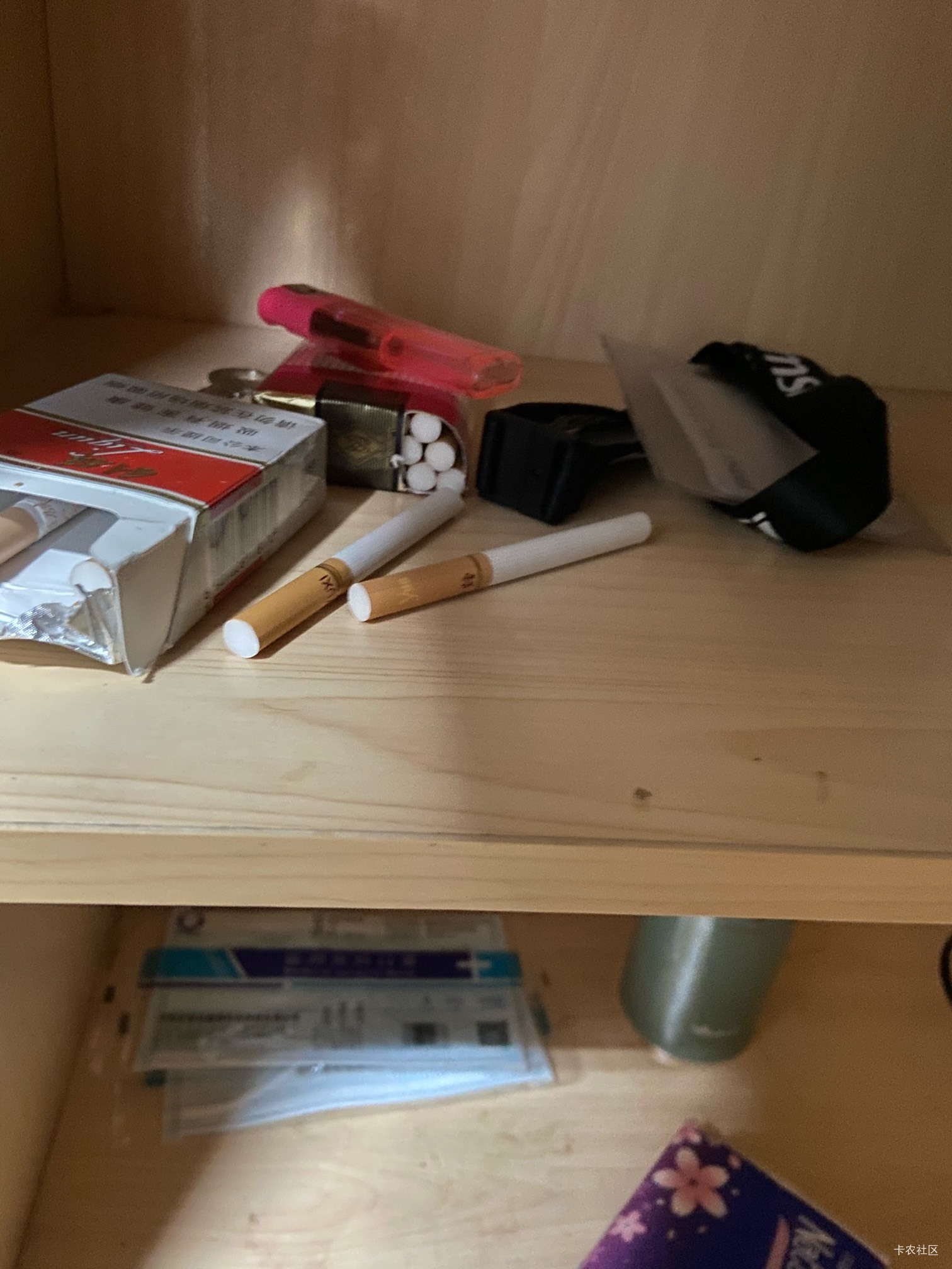 刚住进宿舍铺好床，两个舍友挺不错的，我打扫我的床铺顺手给他们把lj都带走，一直发玉72 / 作者:我默默不说话呢 / 