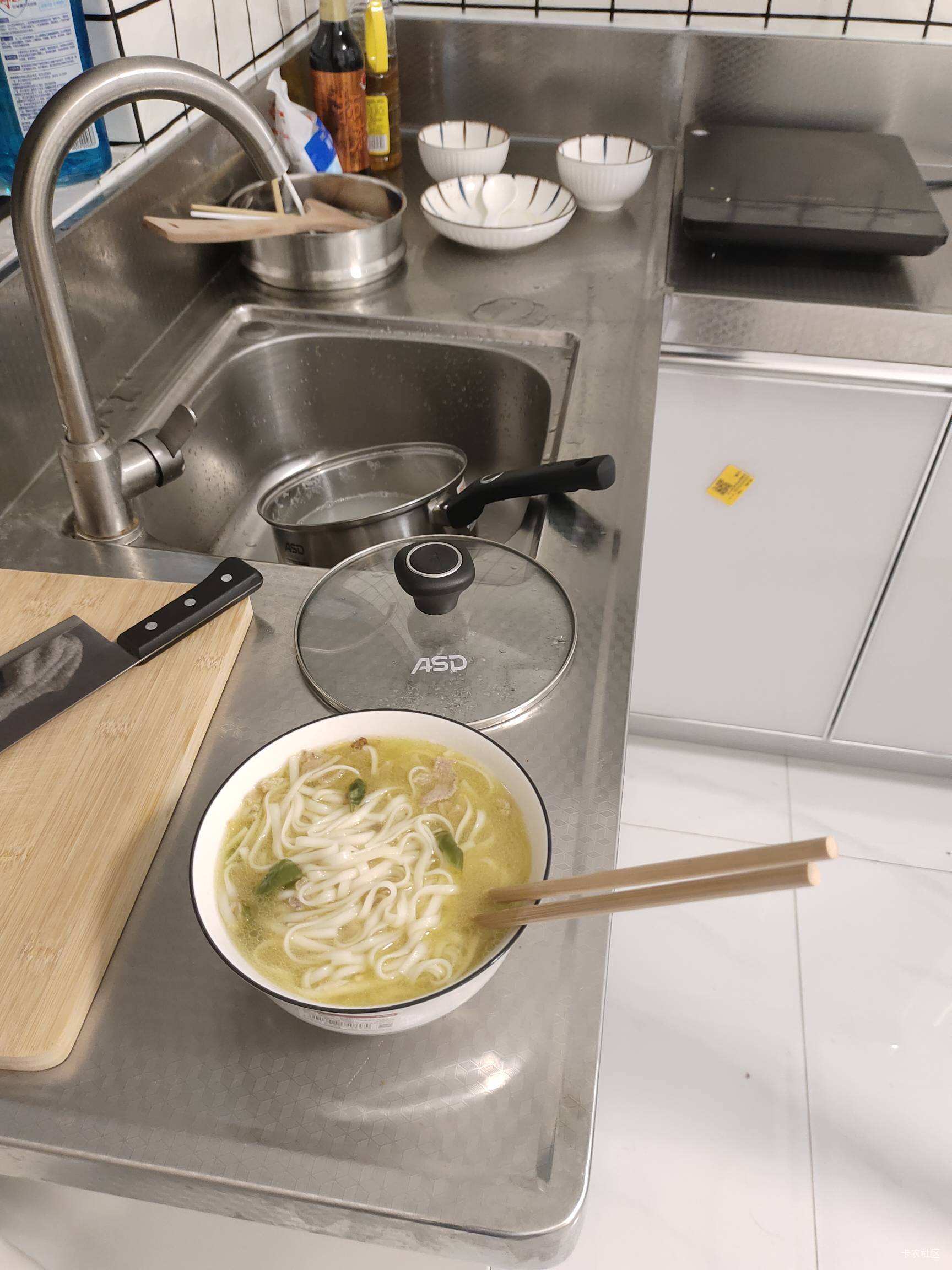 自己做饭是真省钱，昨天买了一斤肉和辣椒15毛，今天再煮了两次面才把肉吃完。这在外面24 / 作者:菲菲飞呀飞 / 