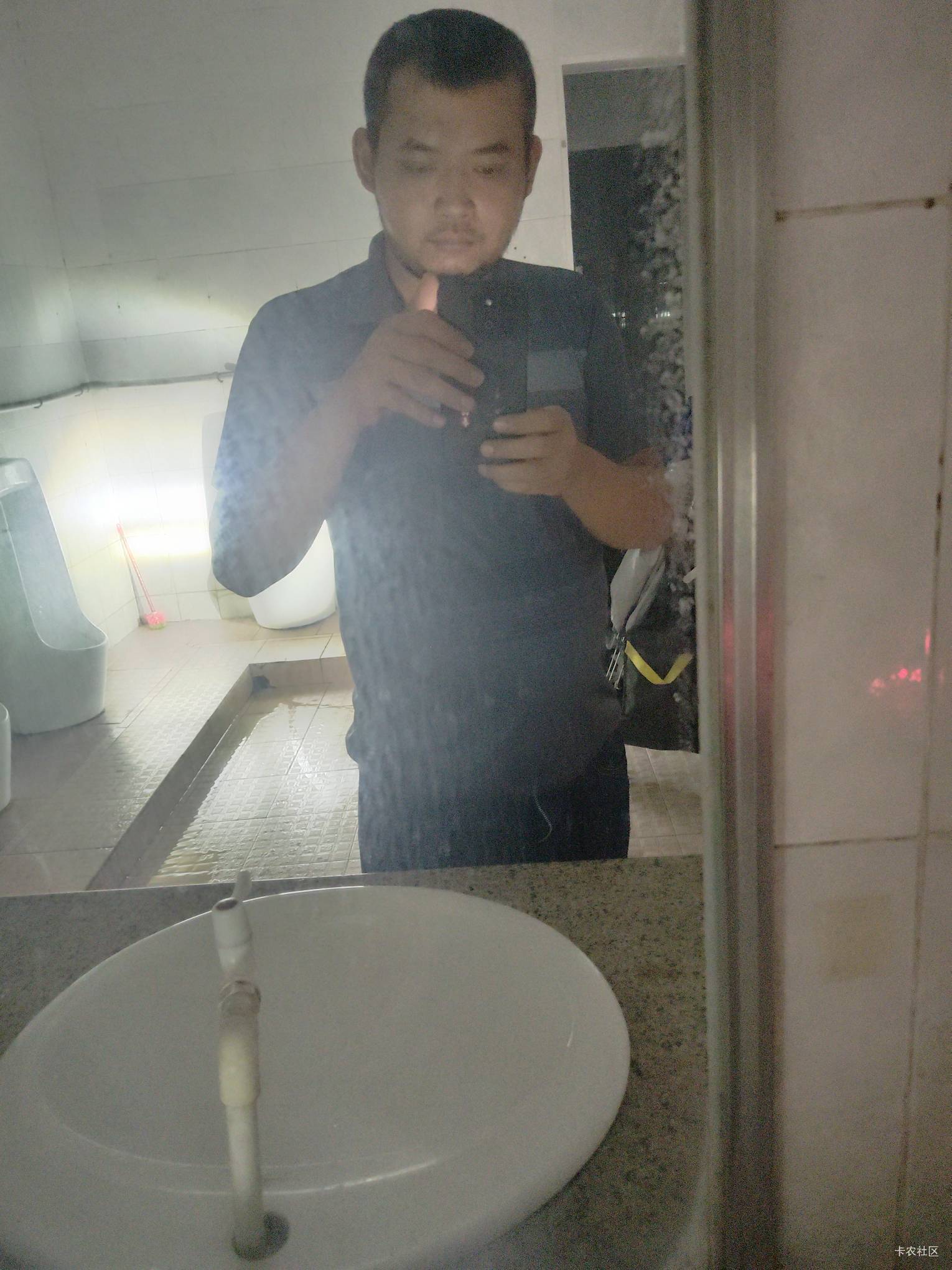 老公们，别把我当基佬了行不？其实我是通吃的。

23 / 作者:陆羽 / 