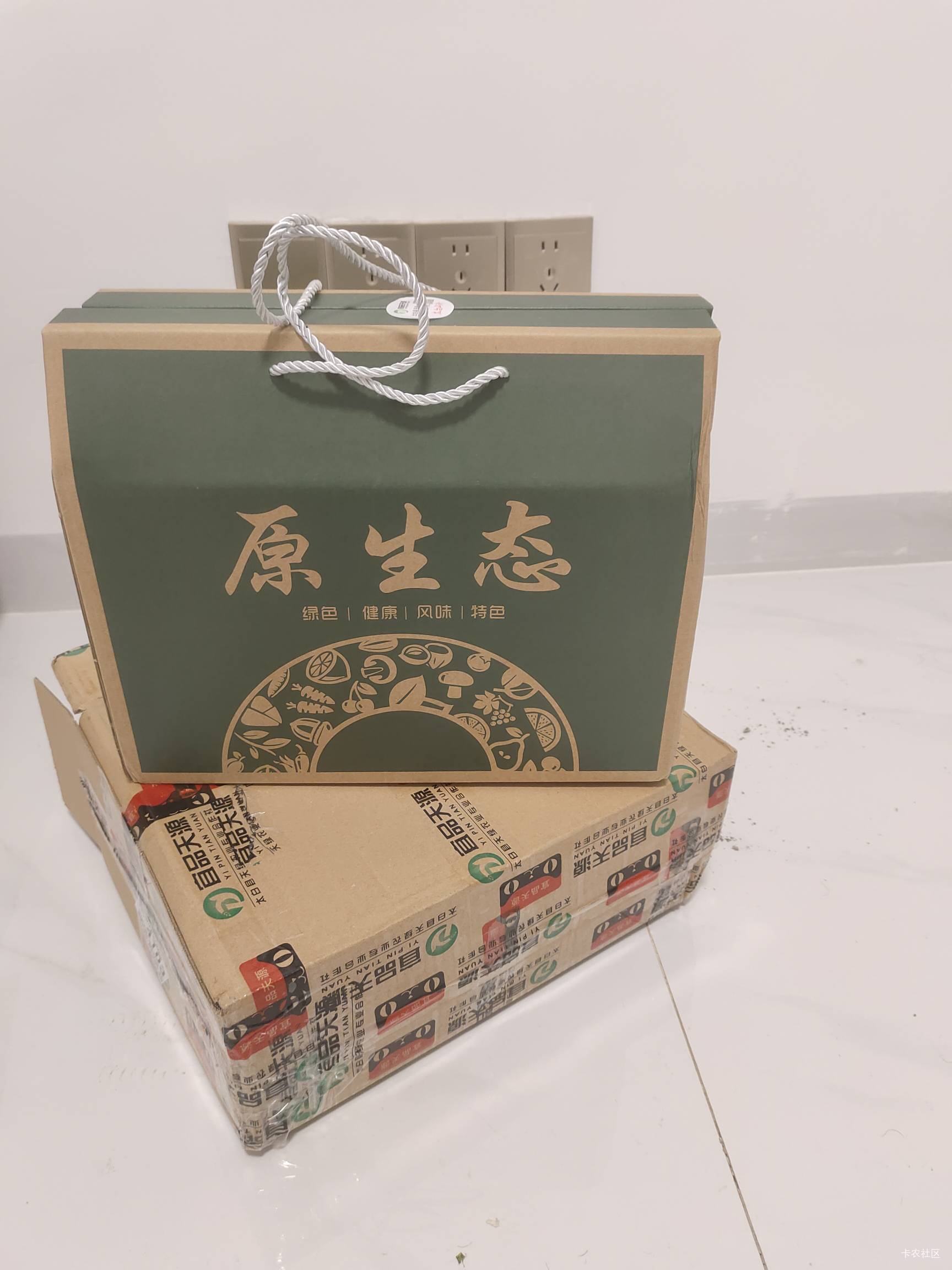 陕西信合的一等奖山货到了，还是礼盒装得值50毛吧

12 / 作者:菲菲飞呀飞 / 