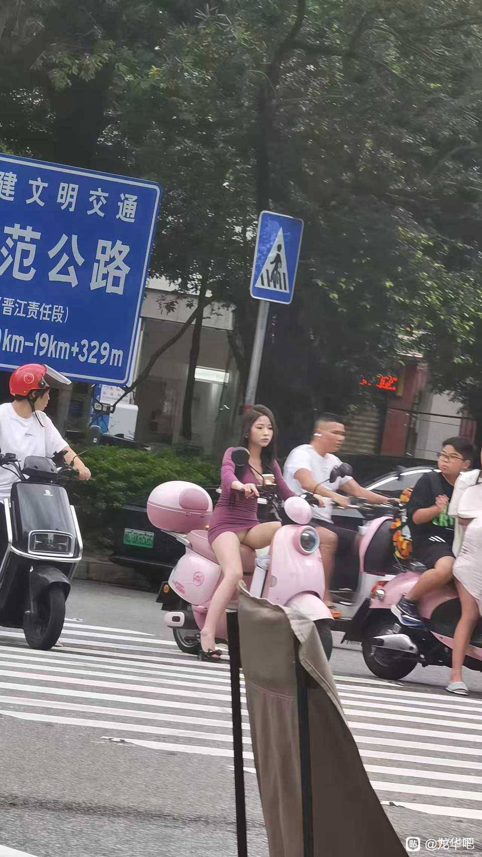 老哥们 刚才用错非绑定卡转账给富滇了 没到账 也没退回来 钱跑哪里去了

58 / 作者:举报仔死全家 / 