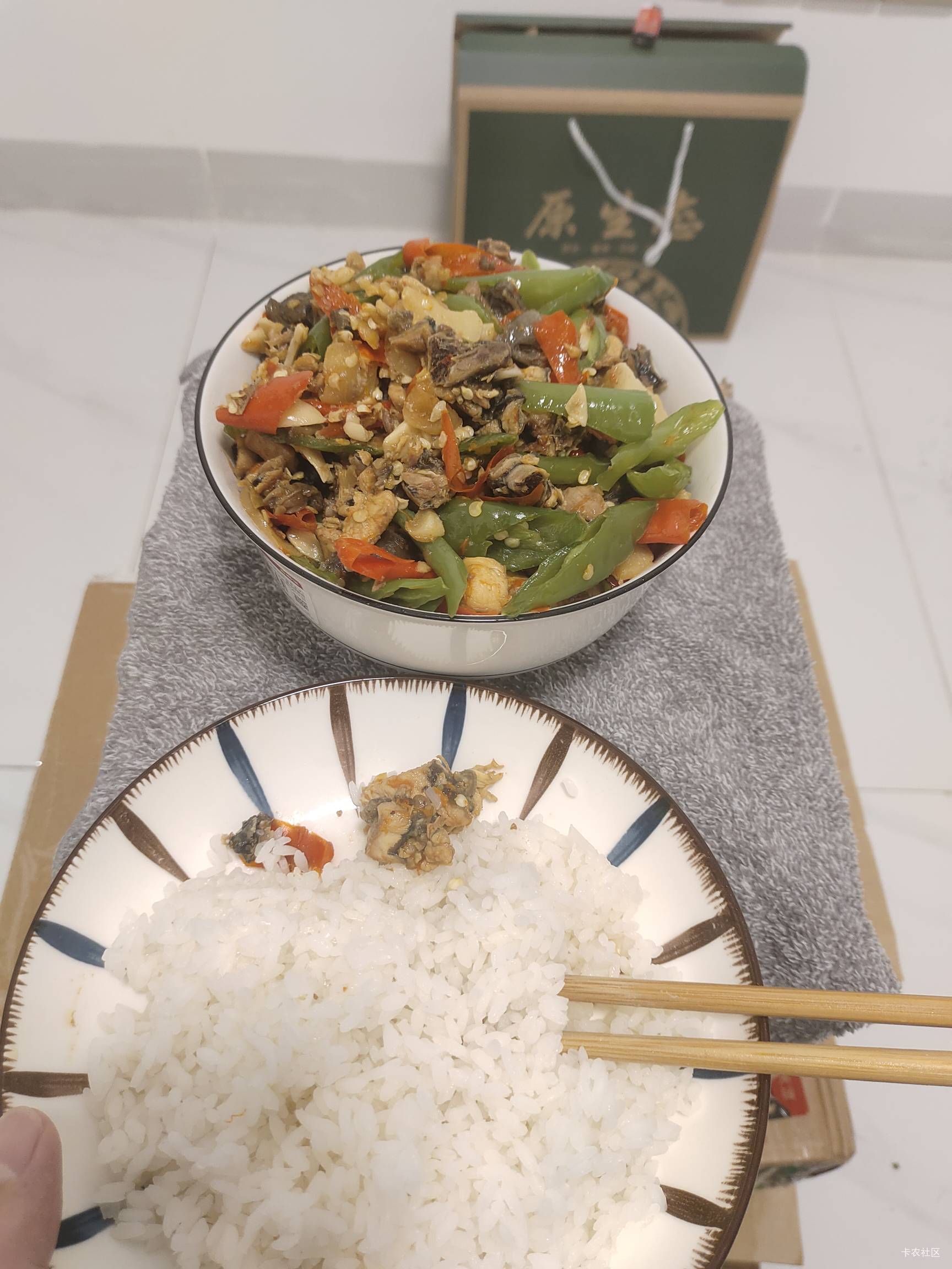 今天过月办，31毛买了半只鸡，炒了一半，老哥吃的啥


73 / 作者:菲菲飞呀飞 / 