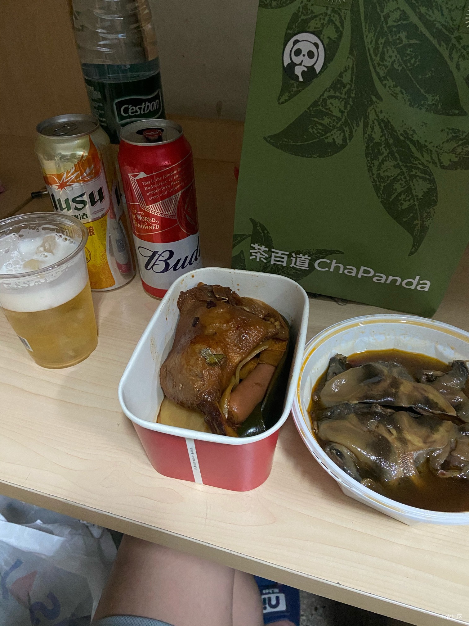 厂区没啥外卖，随便搞一点，好久没喝酒了。正好舍友都出去了。喝完打个飞唧睡觉

100 / 作者:我默默不说话呢 / 