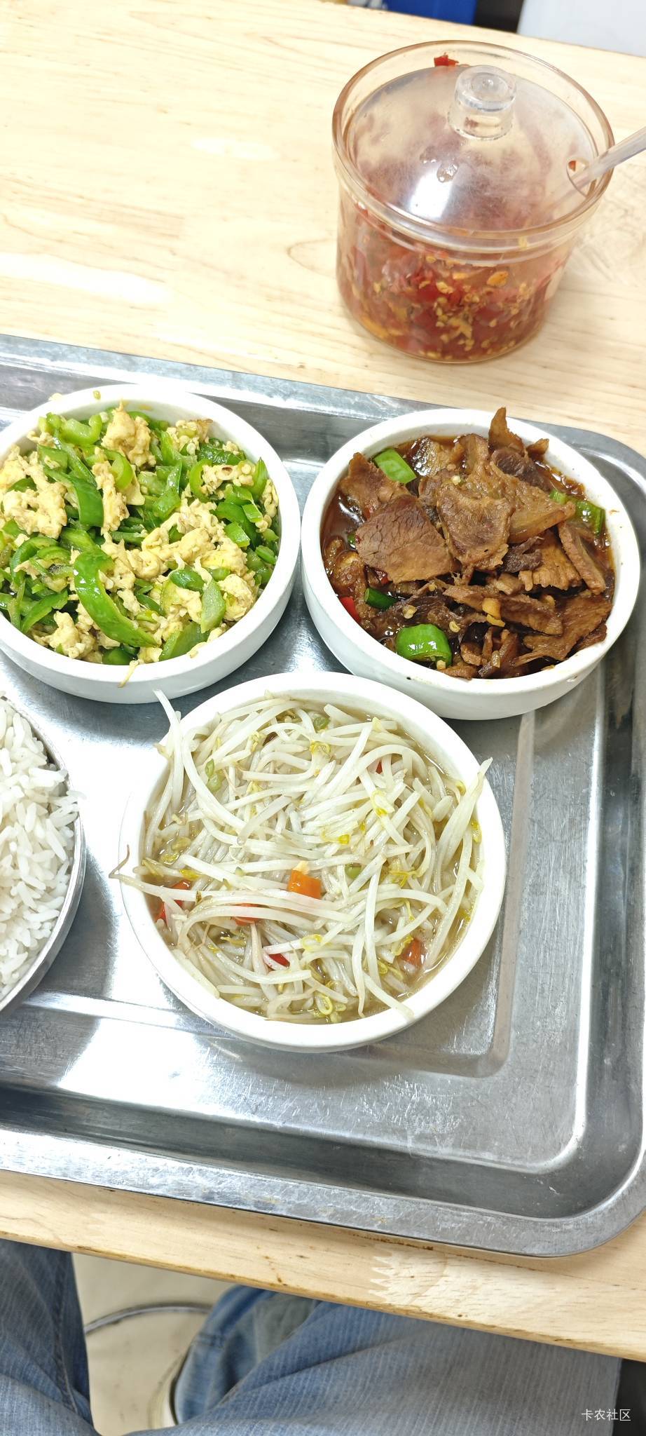 开饭老哥们

31 / 作者:卡农豆包 / 