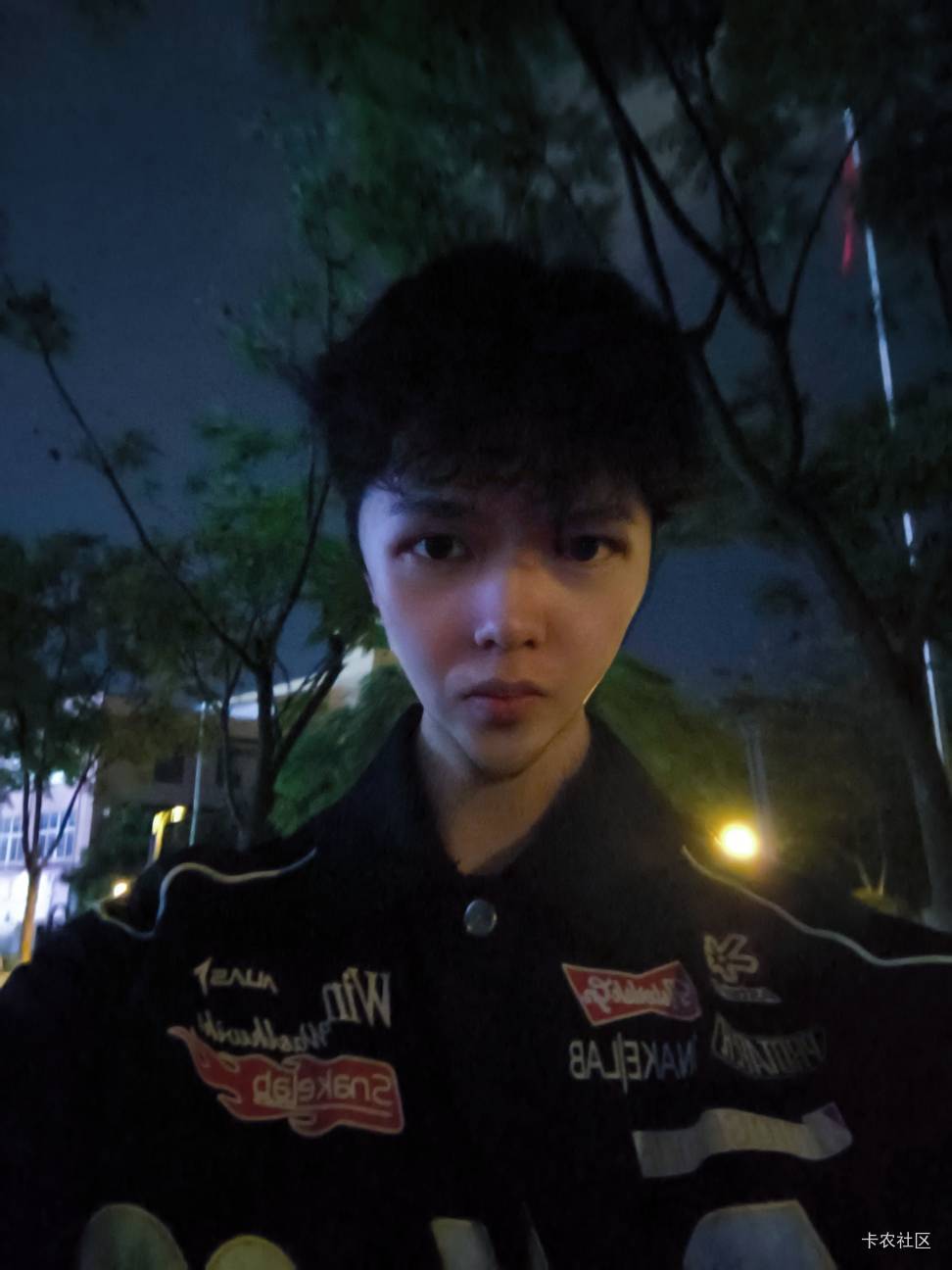 老哥们也是出来玩了 帅帅的用原相机拍了一张

23 / 作者:ㅤ林余赚钱 / 