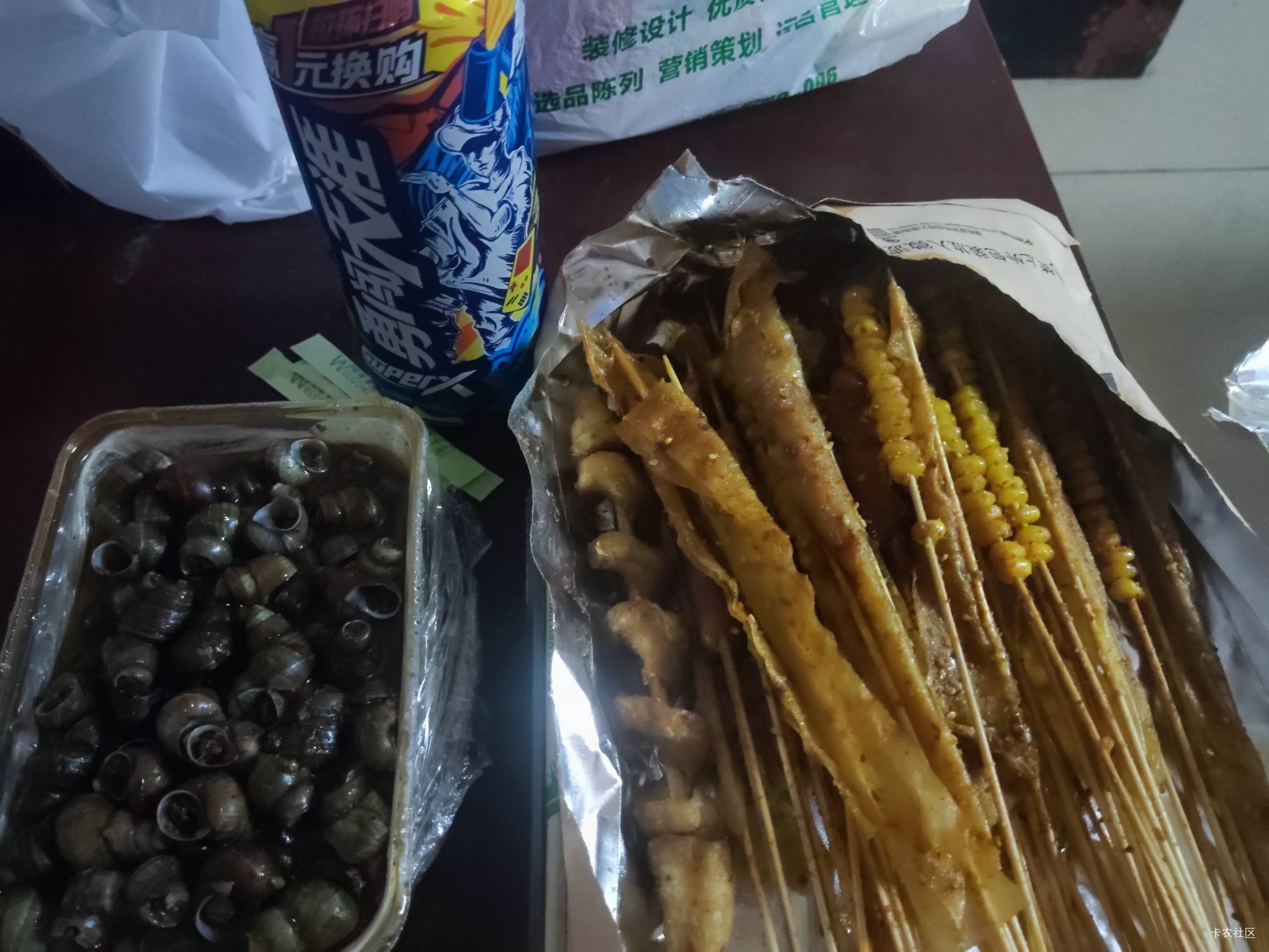 这么多10块钱，一瓶酒，一盒田螺，四五十串烤串。商家真有钱赚吗

26 / 作者:小方呀 / 