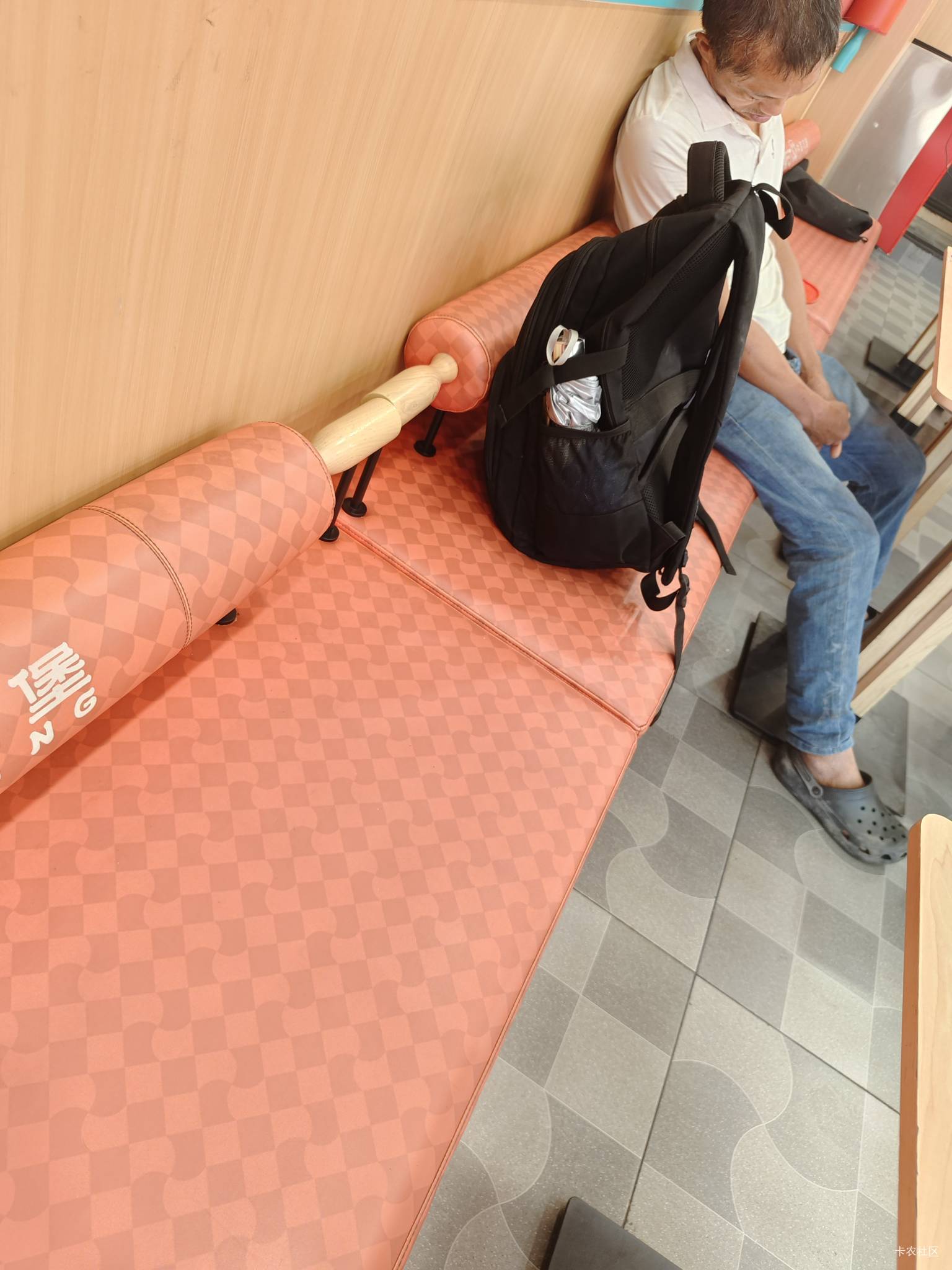 这是哪位老哥，挂壁在塔斯丁睡醒了

4 / 作者:元小号 / 